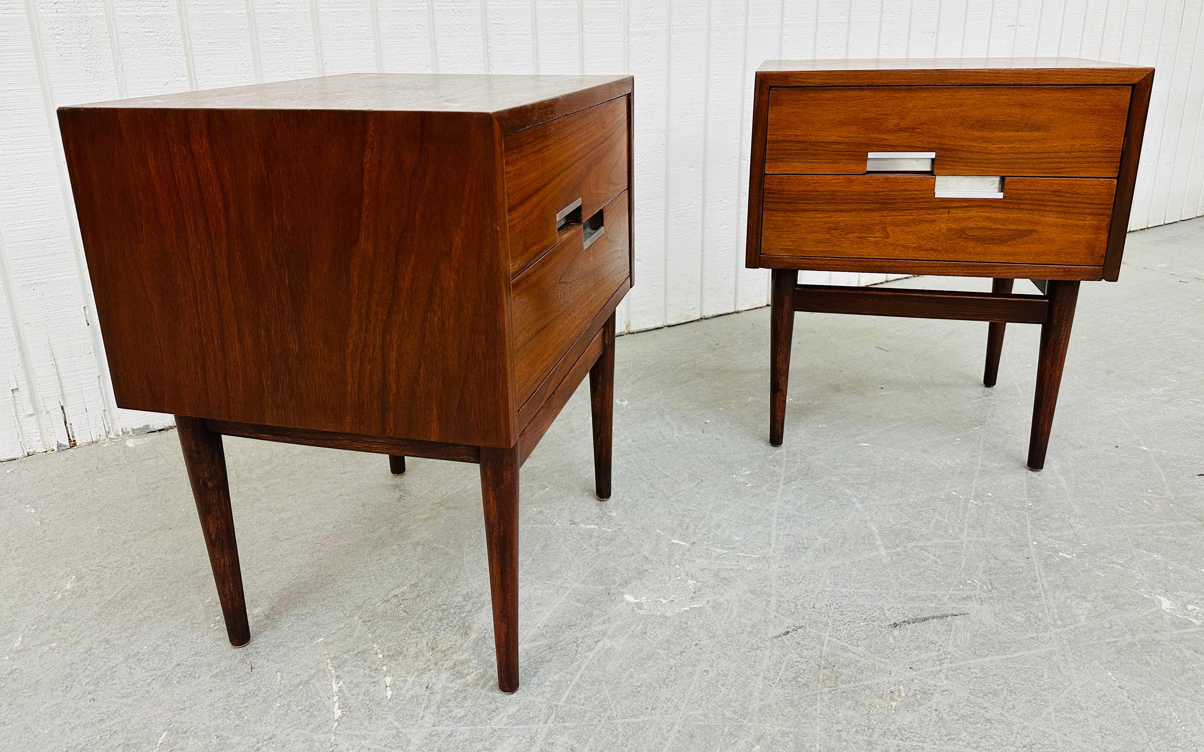 This listing is for a pair of Mid-Century Modern American of Martinsville Accord Walnut Nightstands. Featuring a straight line design, two drawers with chrome pulls, four long modern legs, the classic Accord “X” inlay in each corner of the tops, and