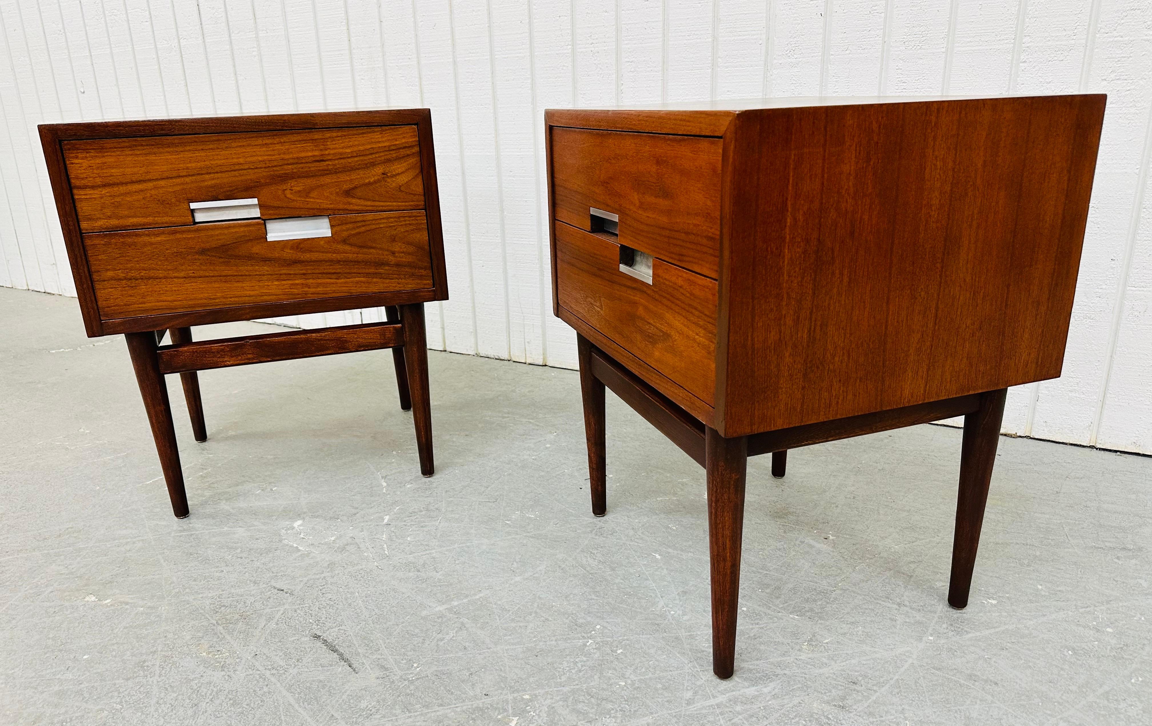 20th Century Mid-Century Modern American of Martinsville Accord Walnut Nightstands - Set of 2