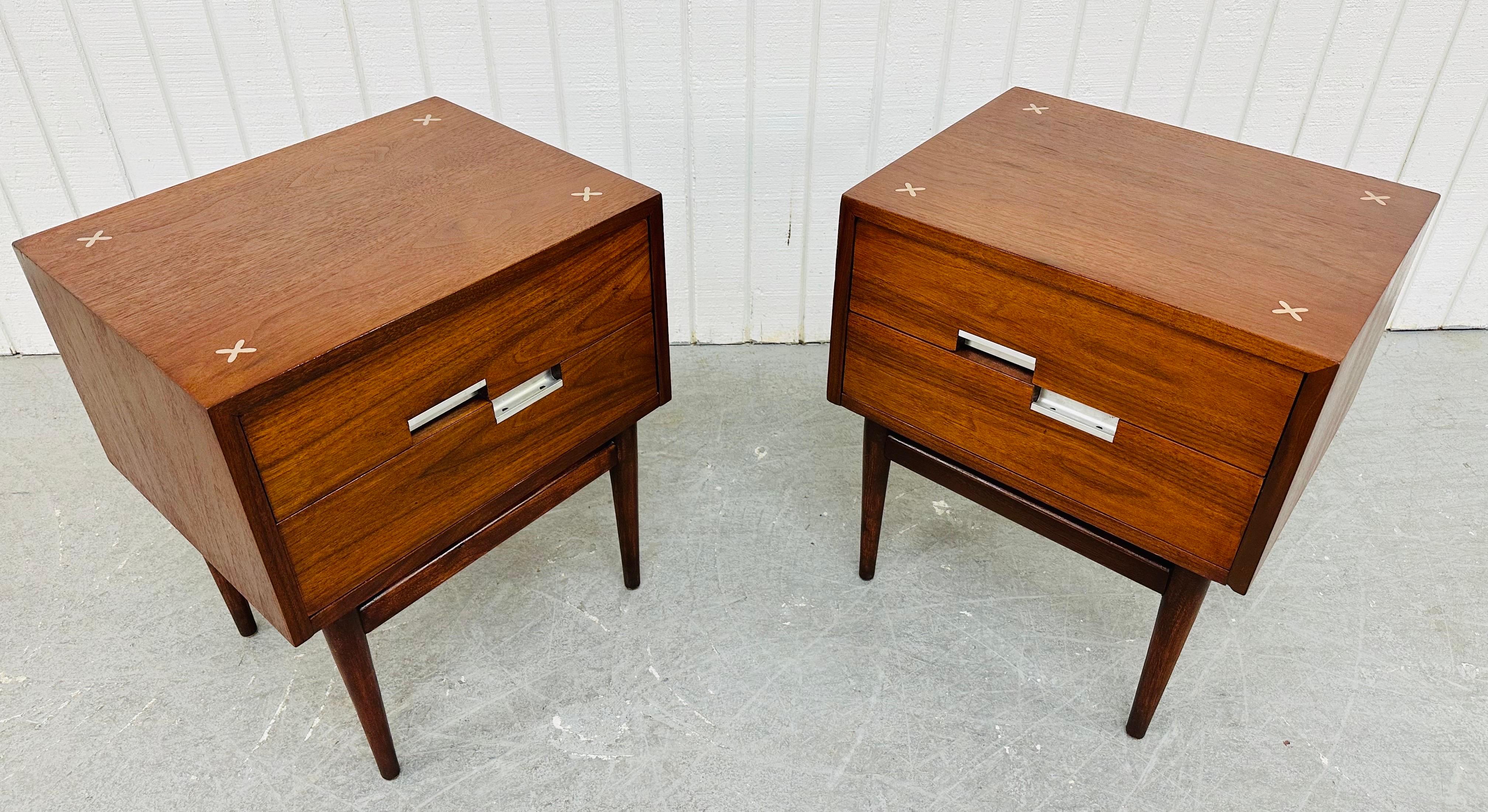 Wood Mid-Century Modern American of Martinsville Accord Walnut Nightstands - Set of 2