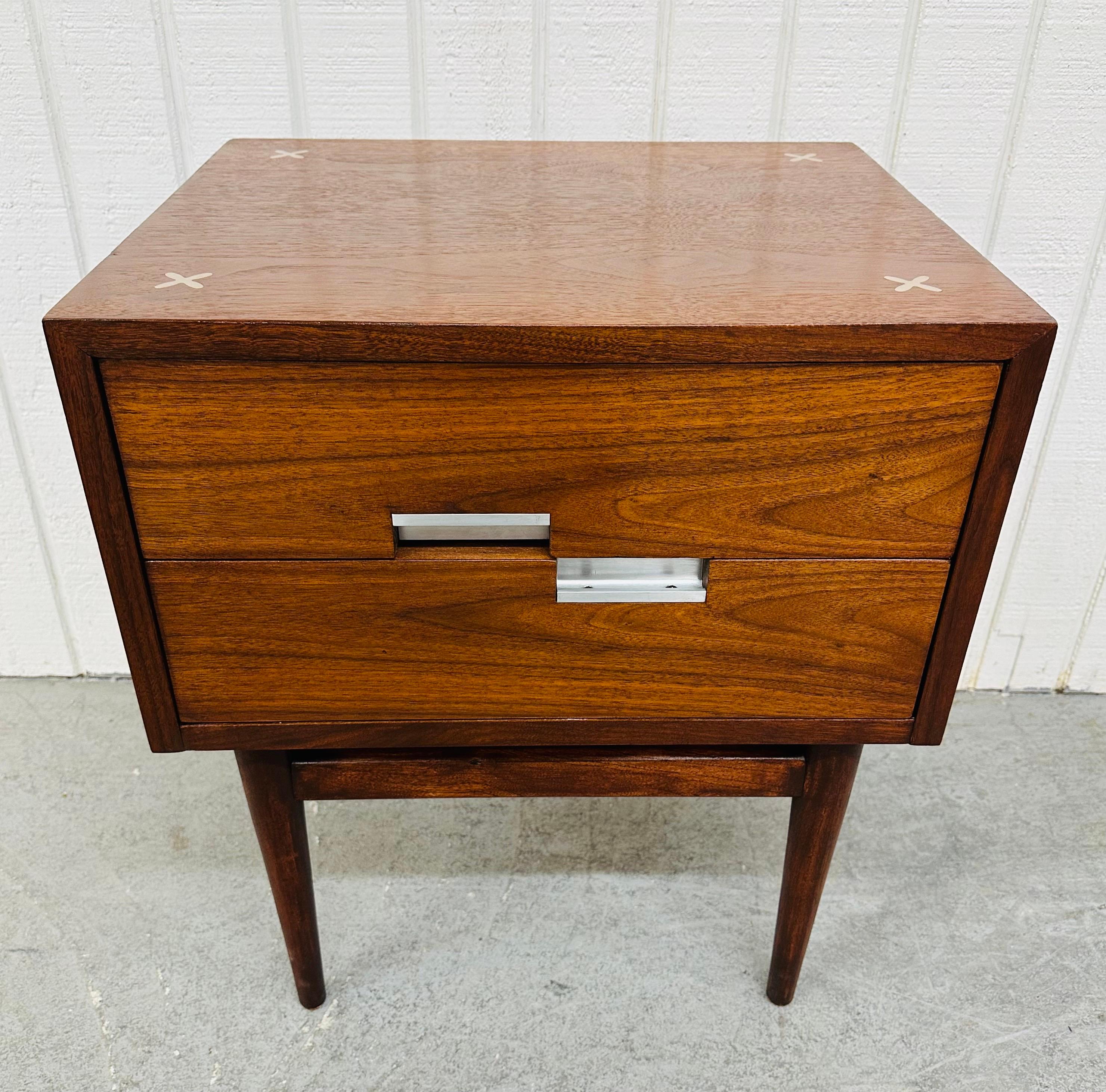 Mid-Century Modern American of Martinsville Accord Walnut Nightstands - Set of 2 2