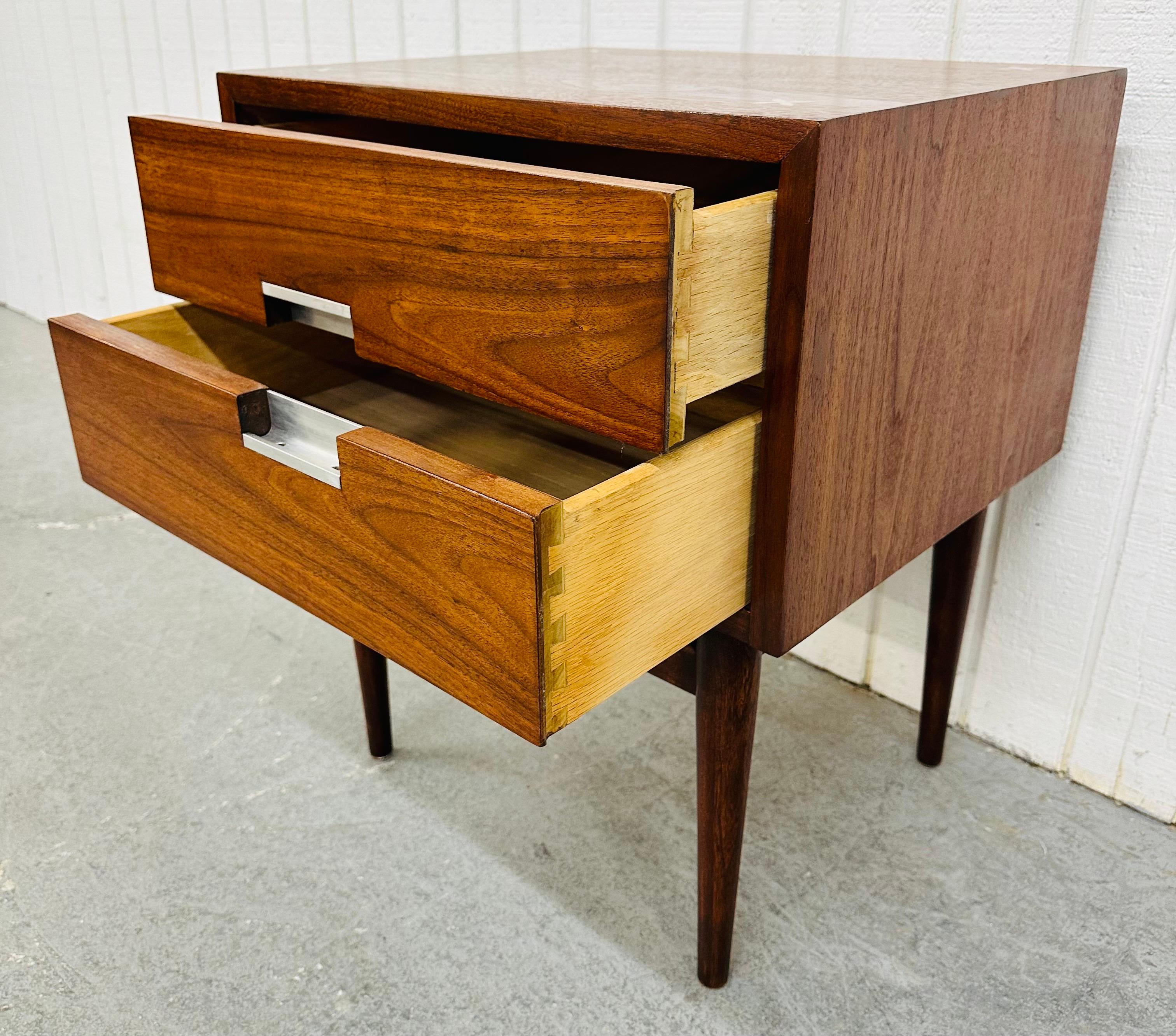 Mid-Century Modern American of Martinsville Accord Walnut Nightstands - Set of 2 3
