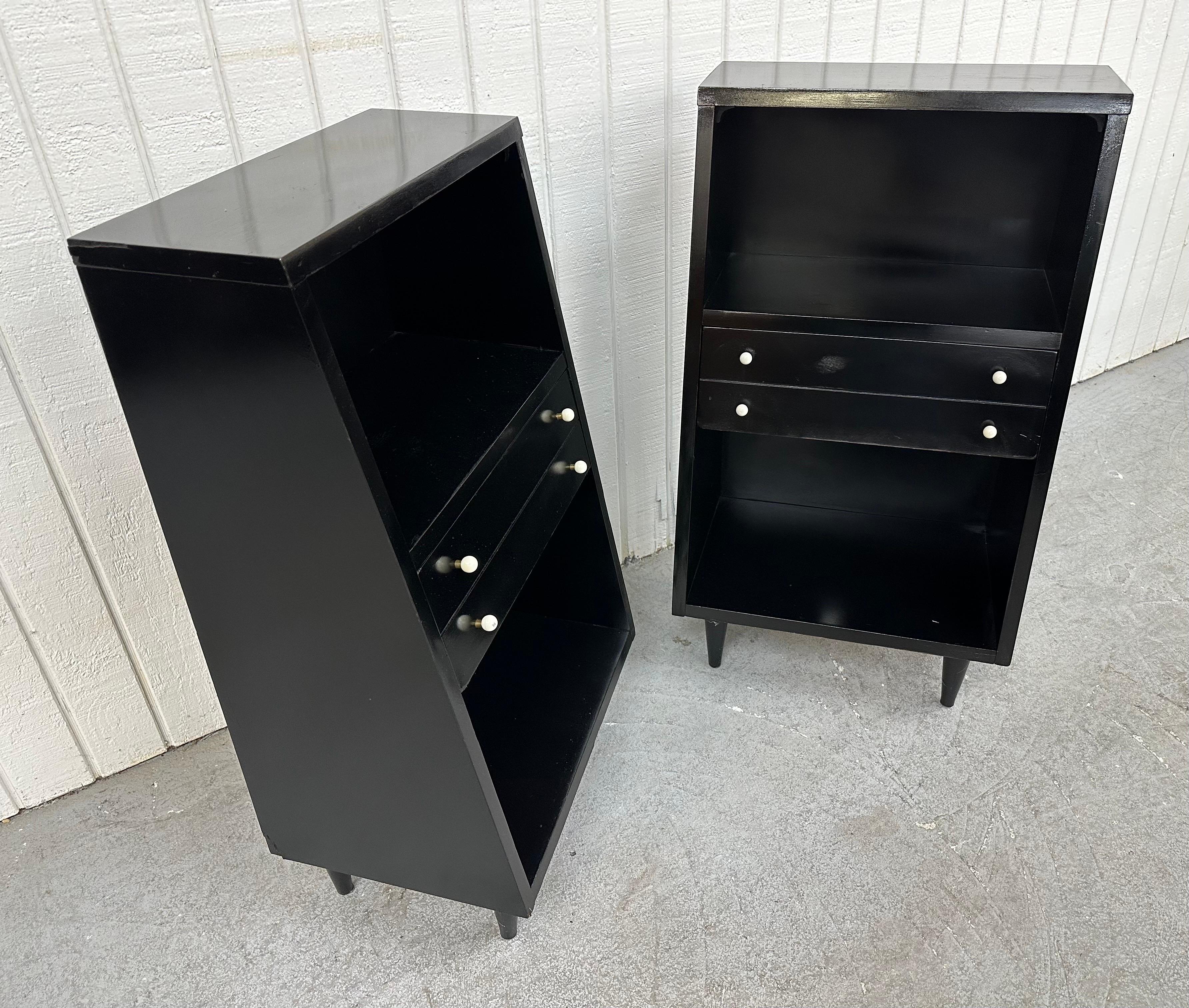 Mid-Century Modern American of Martinsville Black Lacquered Nightstands In Good Condition In Clarksboro, NJ