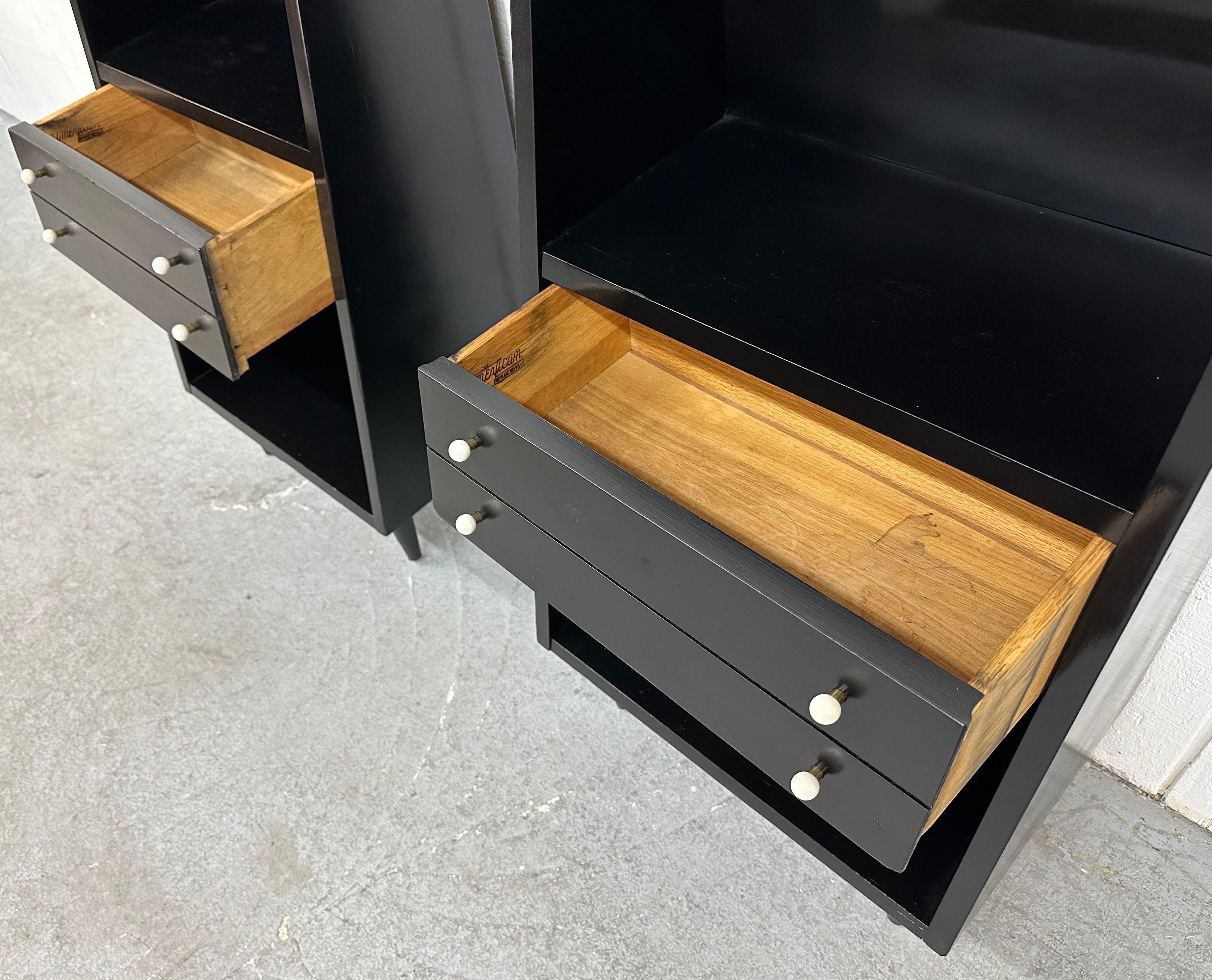 Mid-Century Modern American of Martinsville Black Lacquered Nightstands 2