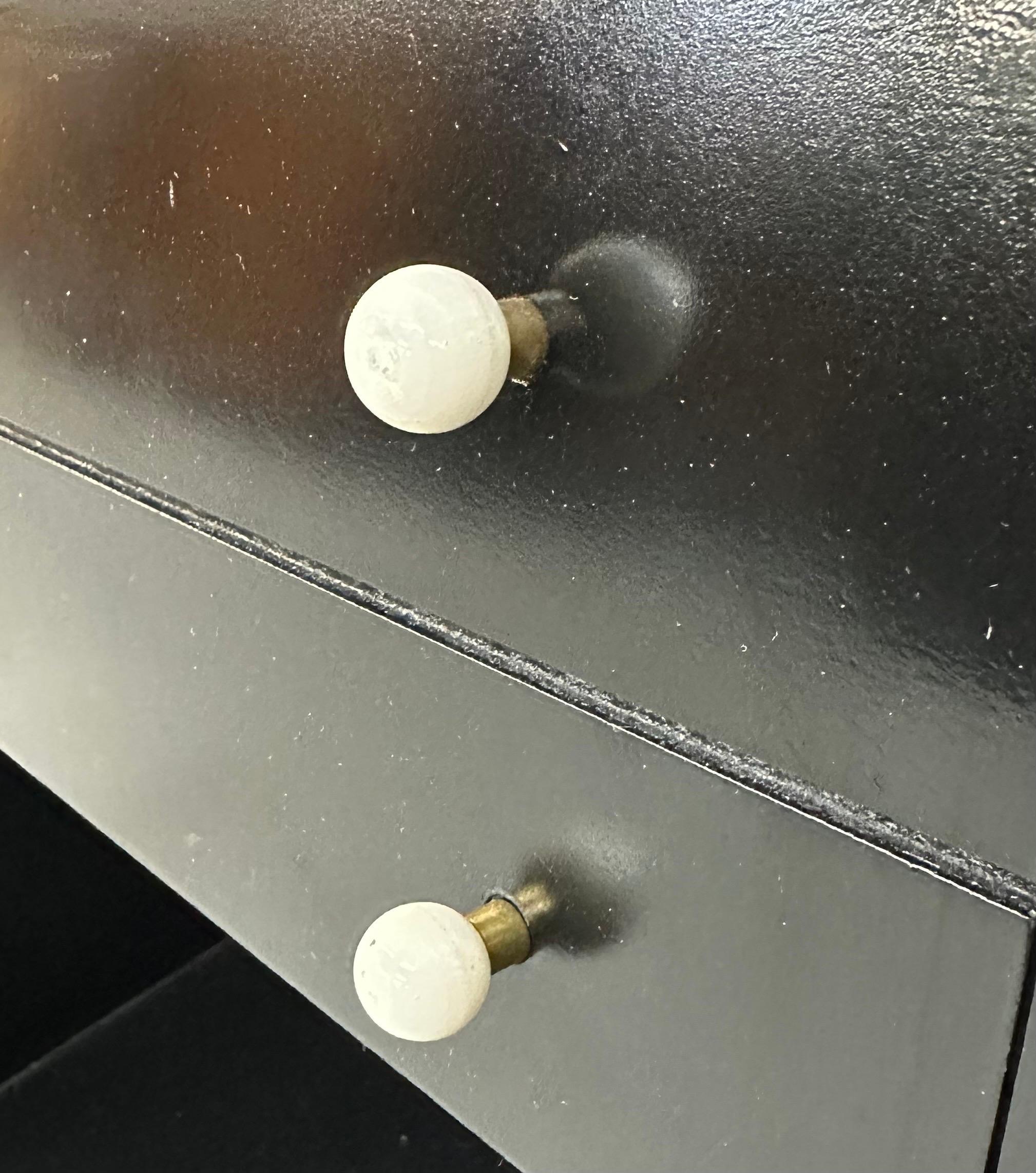 Mid-Century Modern American of Martinsville Black Lacquered Nightstands 3