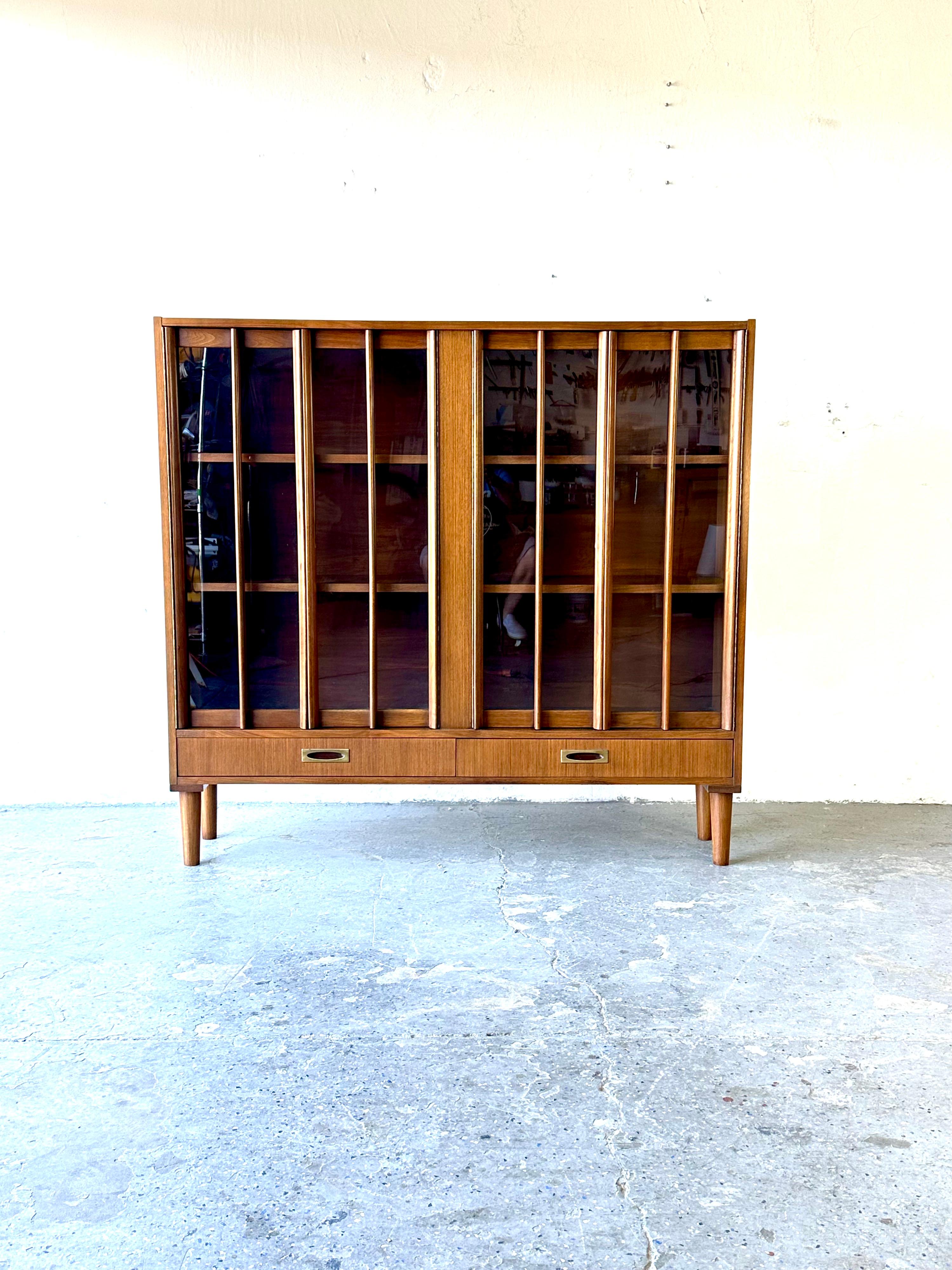 Mid-Century Modern American of Martinsville Bookcase Display Cabinet 

Need a place to store books, glassware or something else cool that you like to collect? This Mid-Century Modern cabinet with glass doors is a great solution! 

This vintage