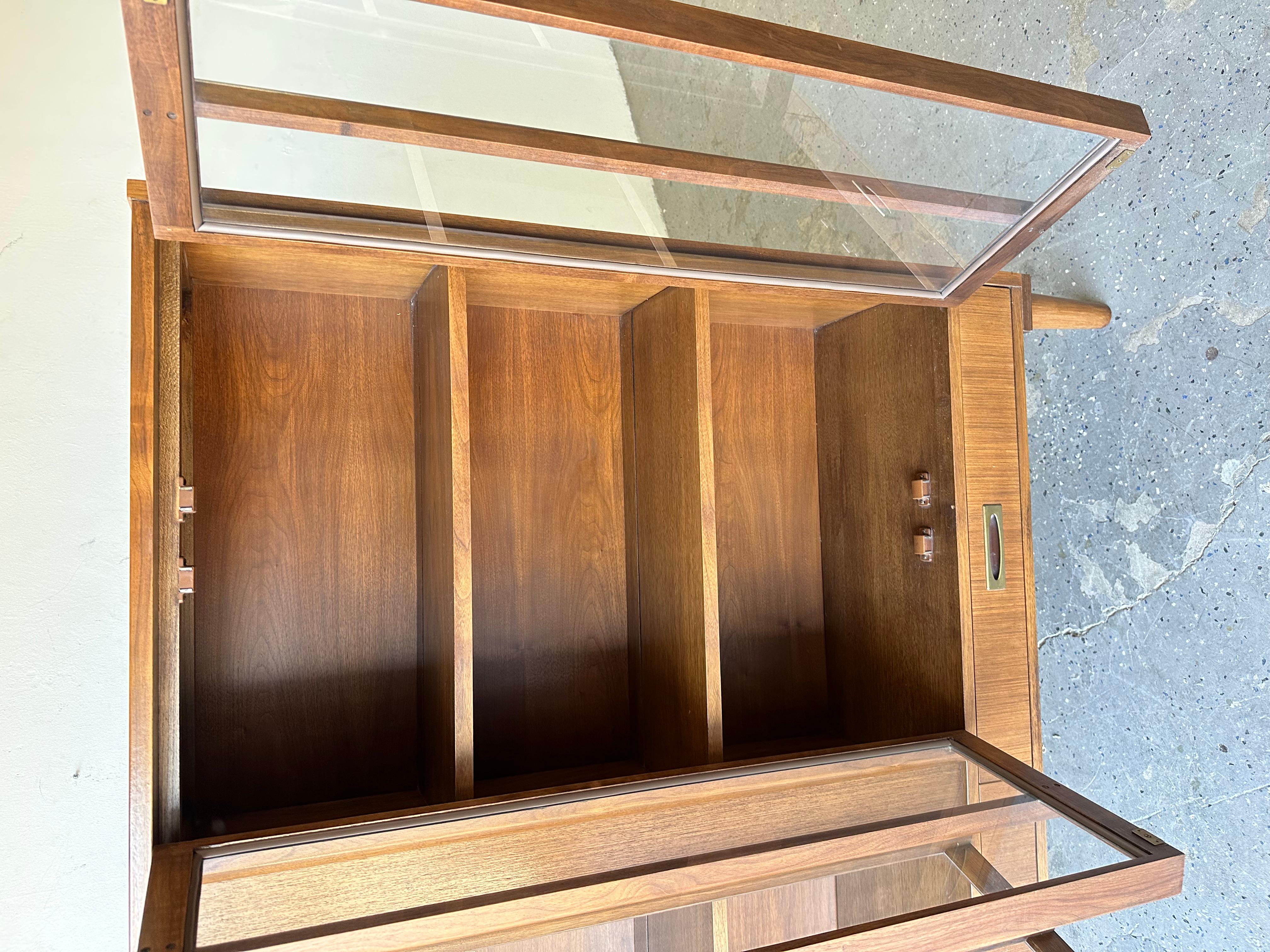 20th Century Mid-Century Modern American of Martinsville Bookcase Display Cabinet