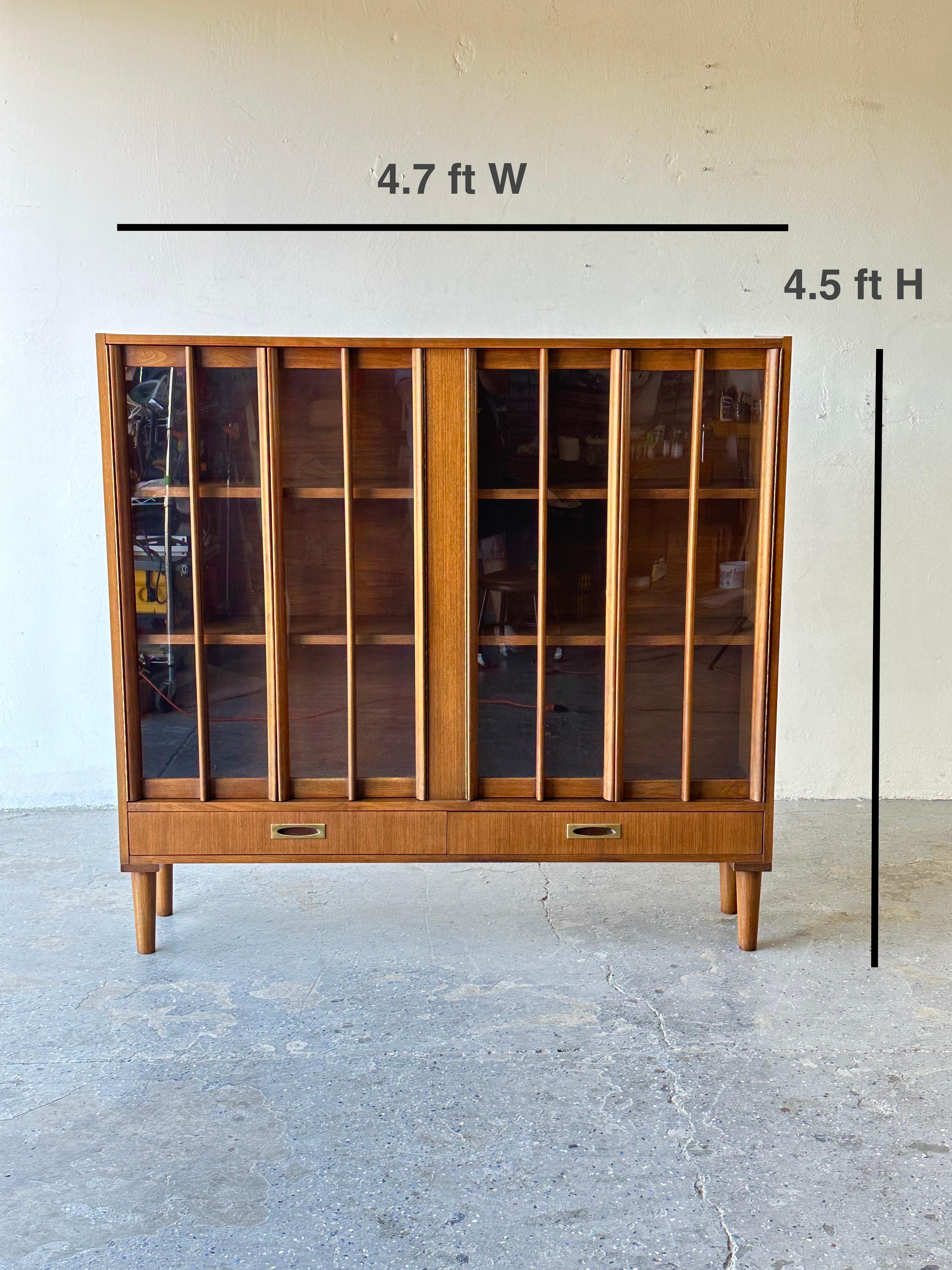 Mid-Century Modern American of Martinsville Bookcase Display Cabinet 2