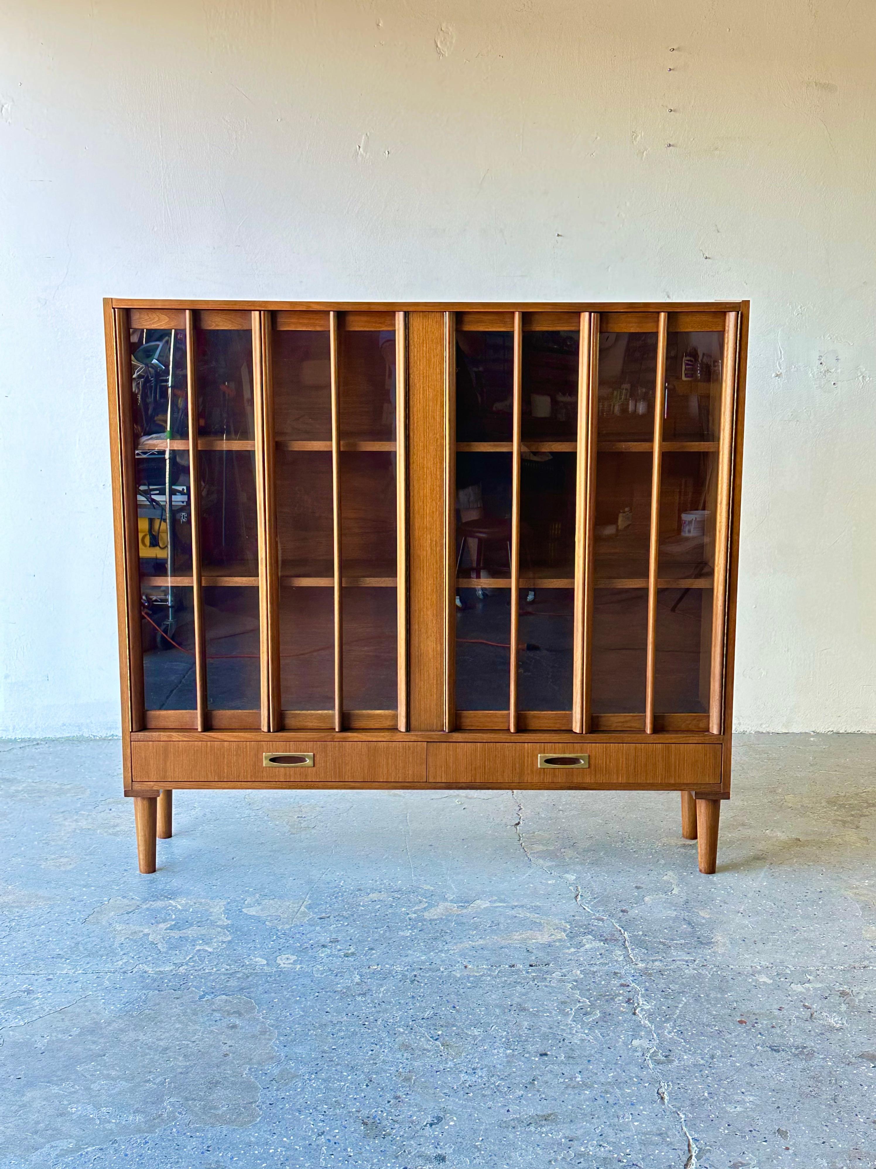 Mid-Century Modern American of Martinsville Bookcase Display Cabinet 3