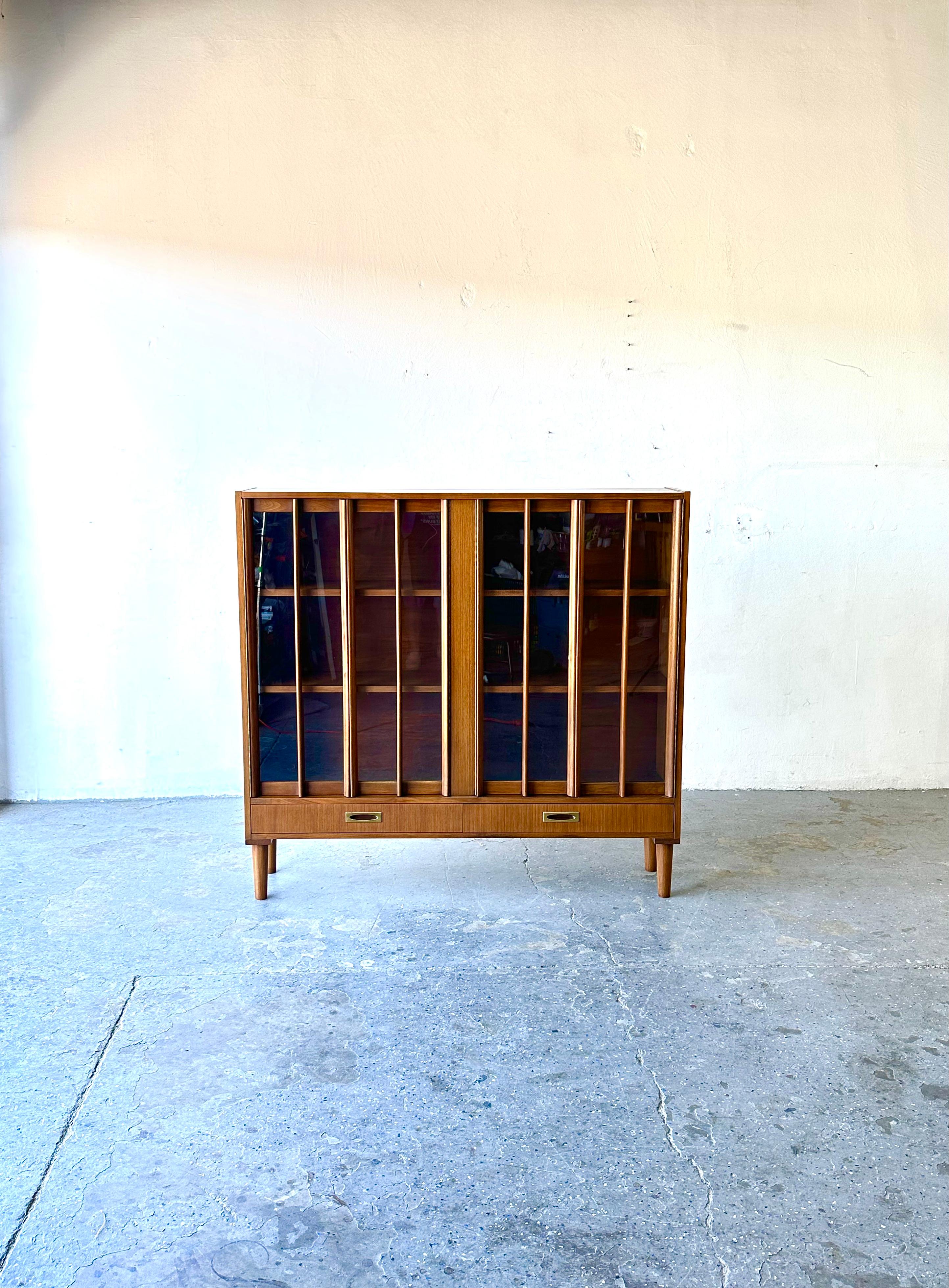 Mid-Century Modern American of Martinsville Bookcase Display Cabinet 4