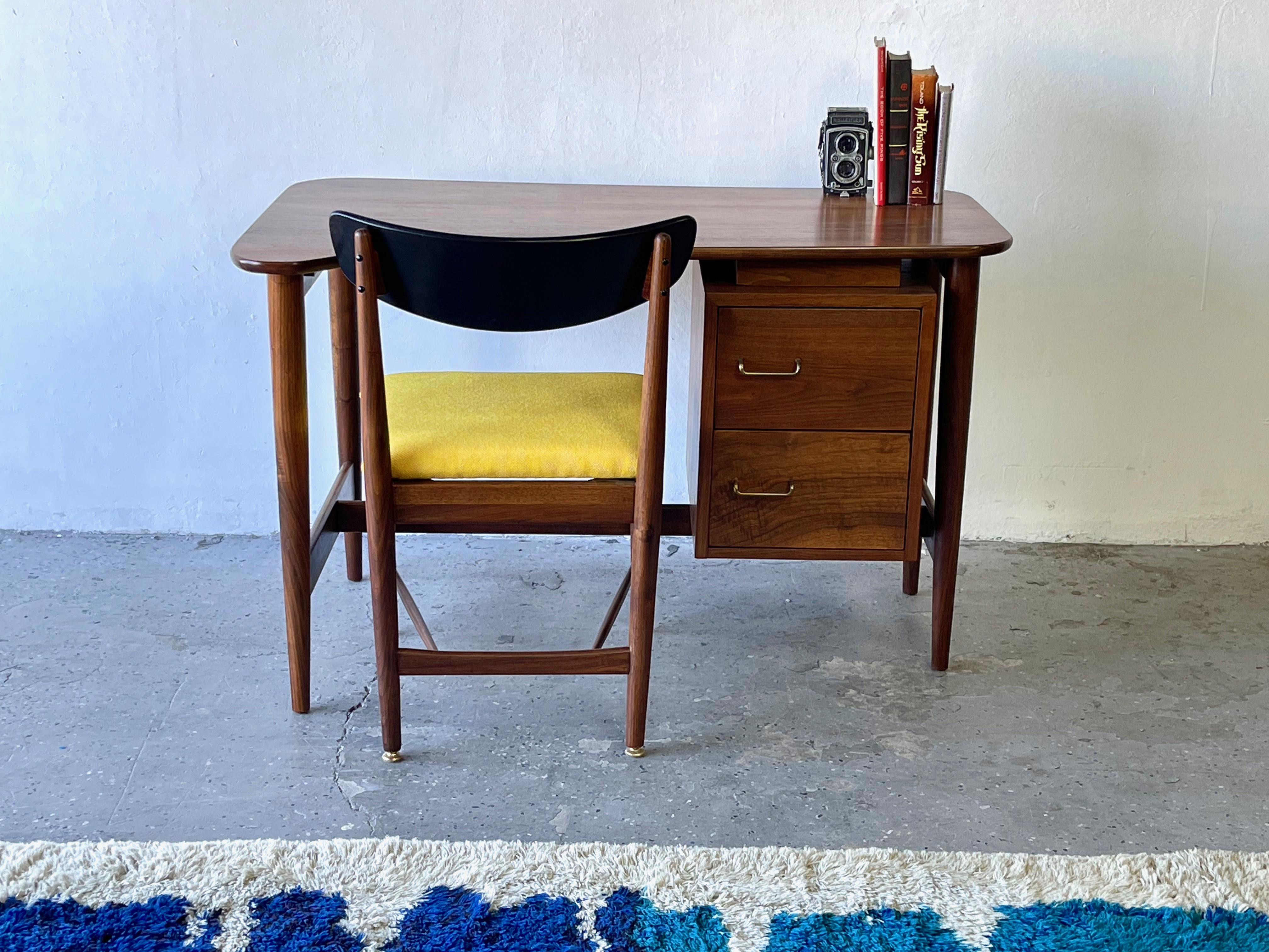 Mid-Century Modern American of Martinsville Dania Desk & Chair by Merton Gershun 5