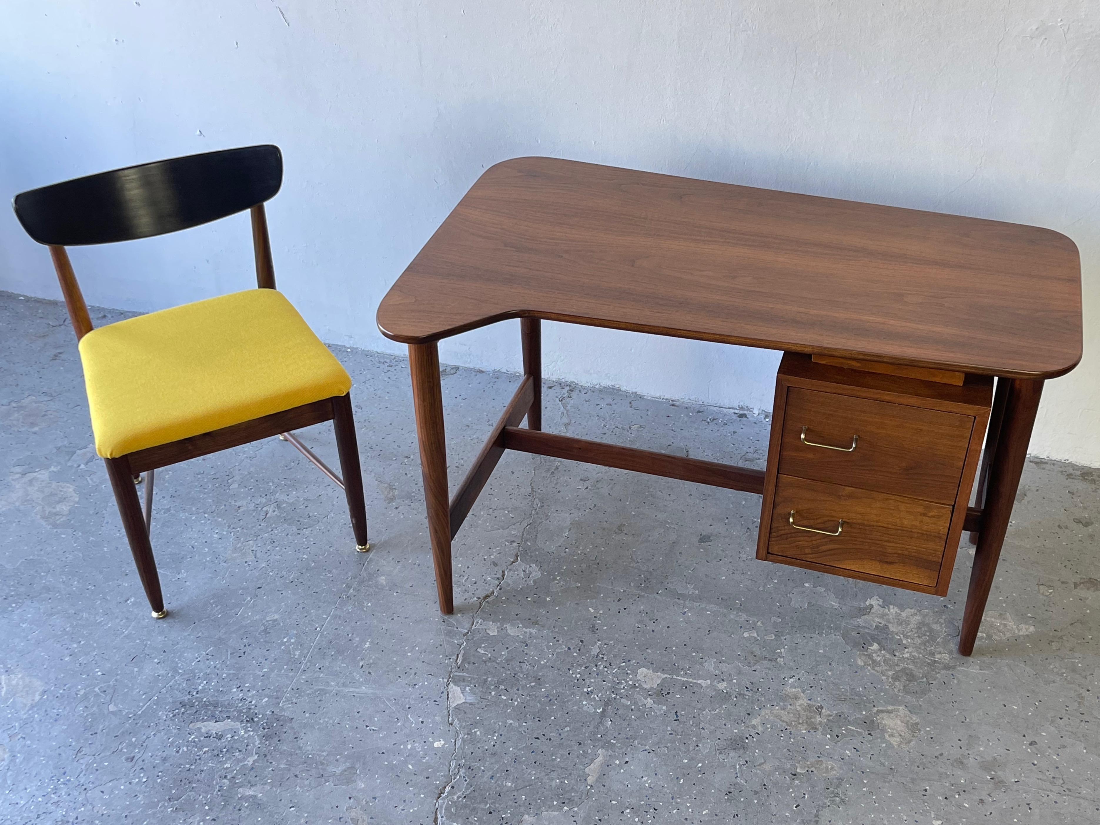 Mid-Century Modern American of Martinsville Dania Desk & Chair by Merton Gershun 9