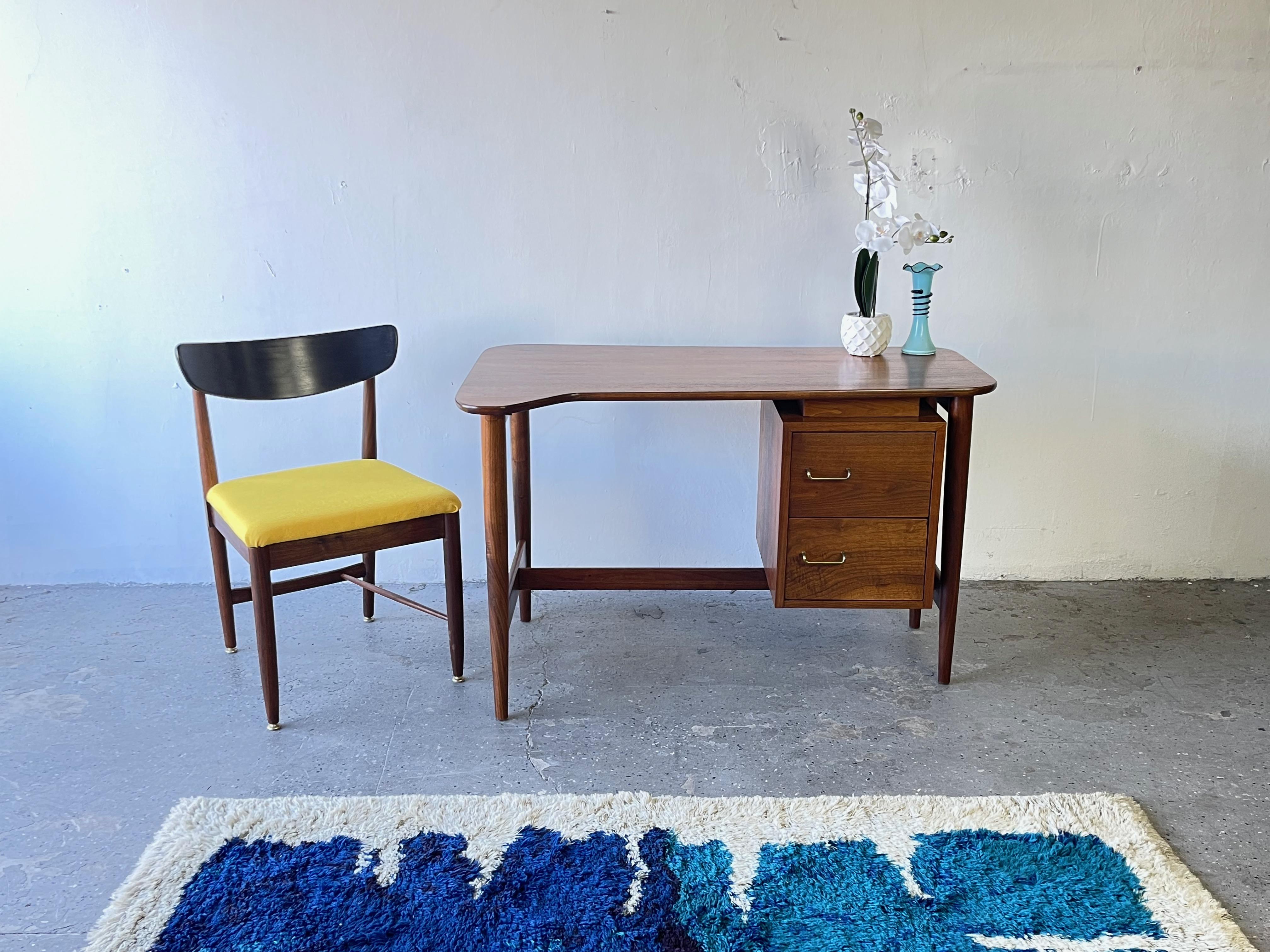 Mid-Century Modern American of Martinsville Dania Desk & Chair by Merton Gershun In Good Condition In Las Vegas, NV