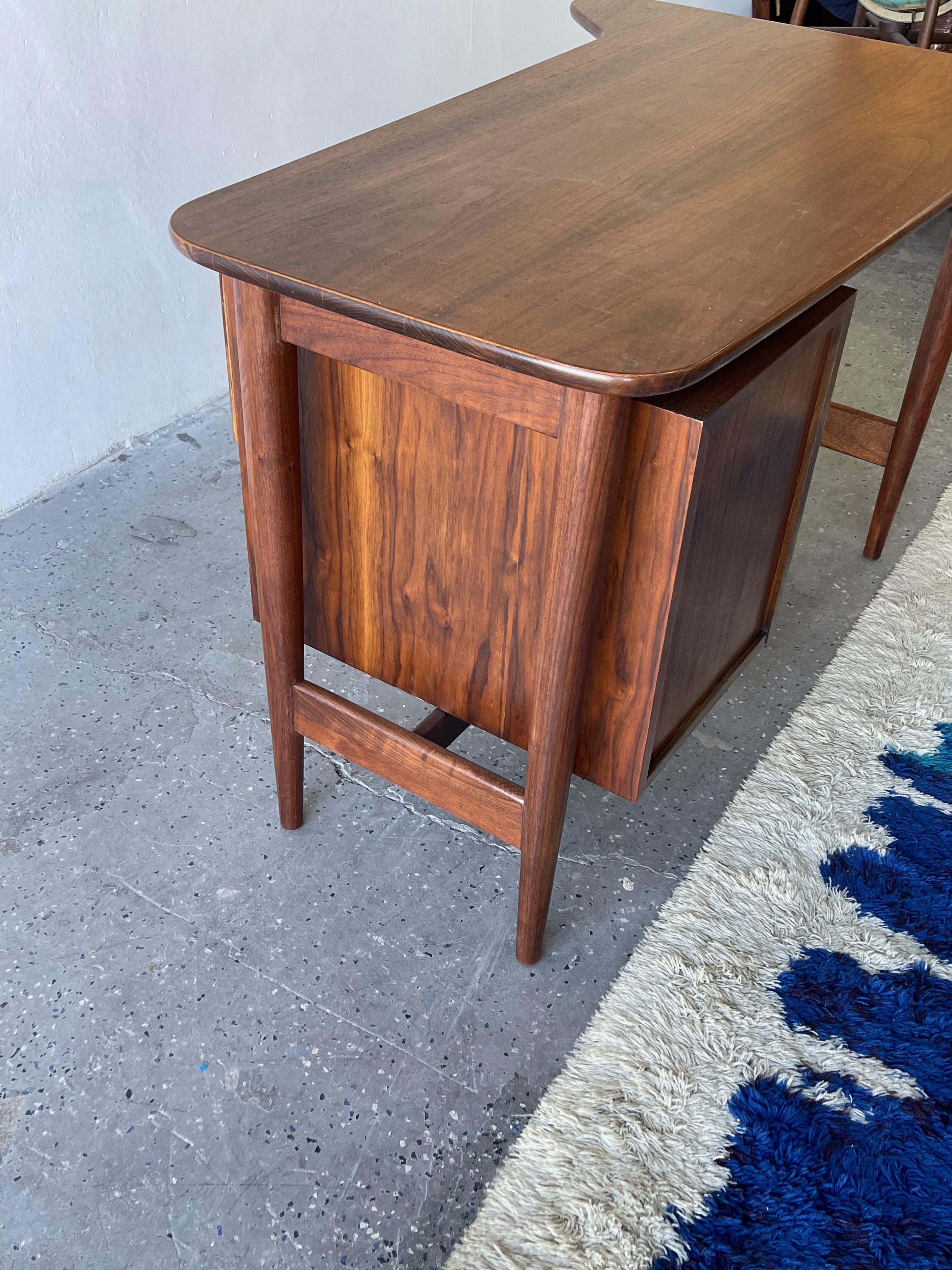 Mid-Century Modern American of Martinsville Dania Desk & Chair by Merton Gershun 1