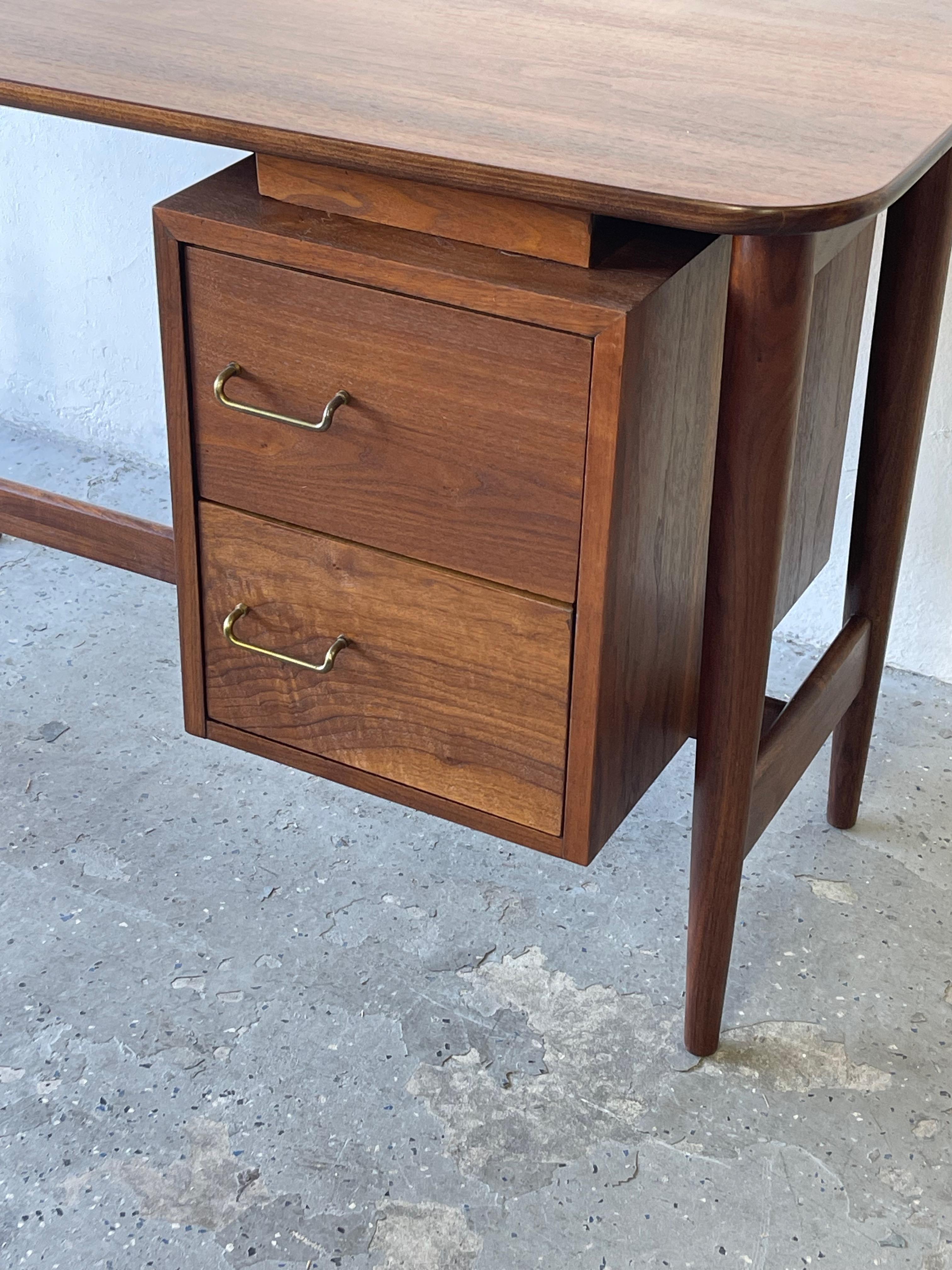 Mid-Century Modern American of Martinsville Dania Desk & Chair by Merton Gershun 3