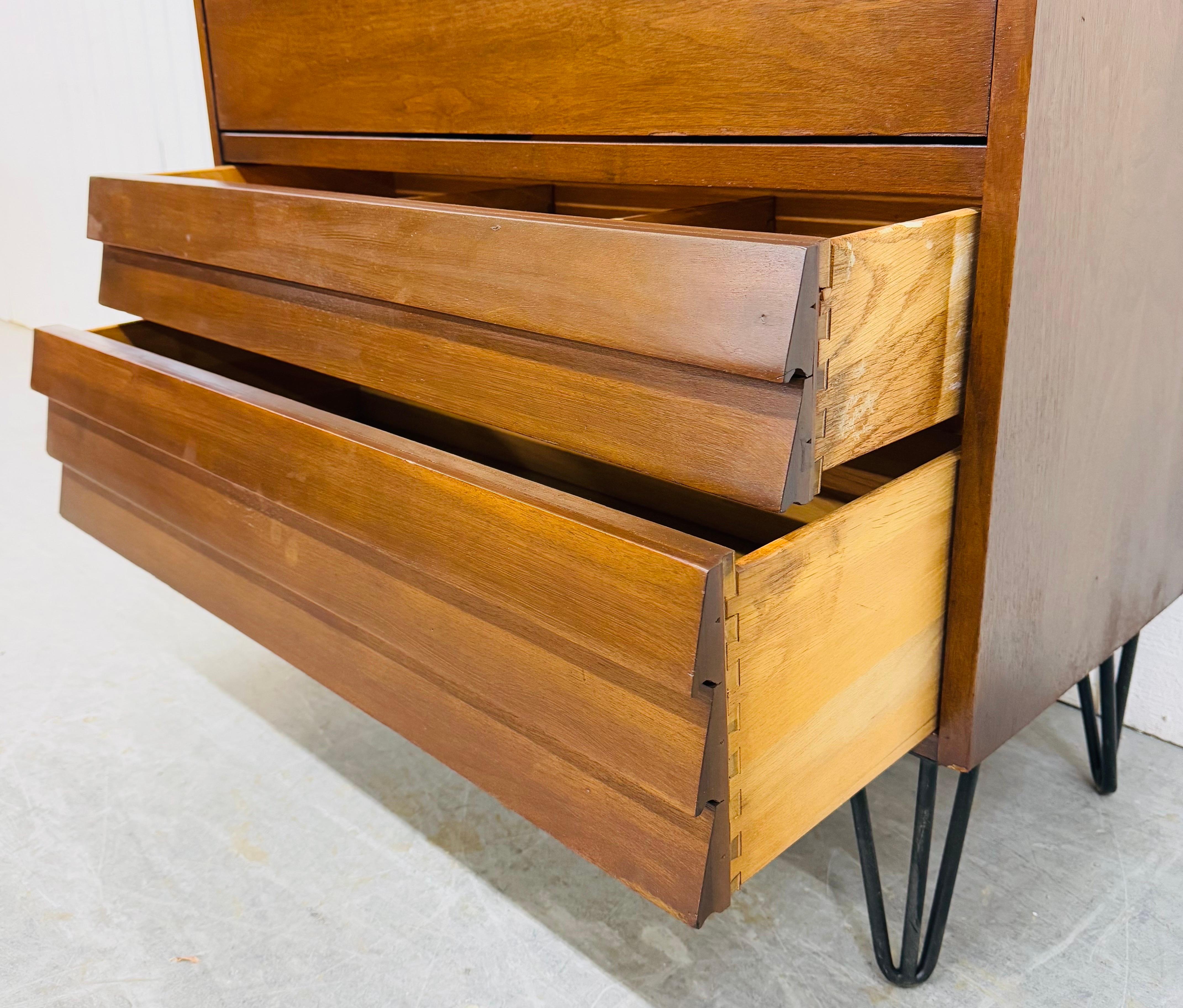 Mid-Century Modern American of Martinsville Dania Nussbaum Storage Cabinet (Metall) im Angebot