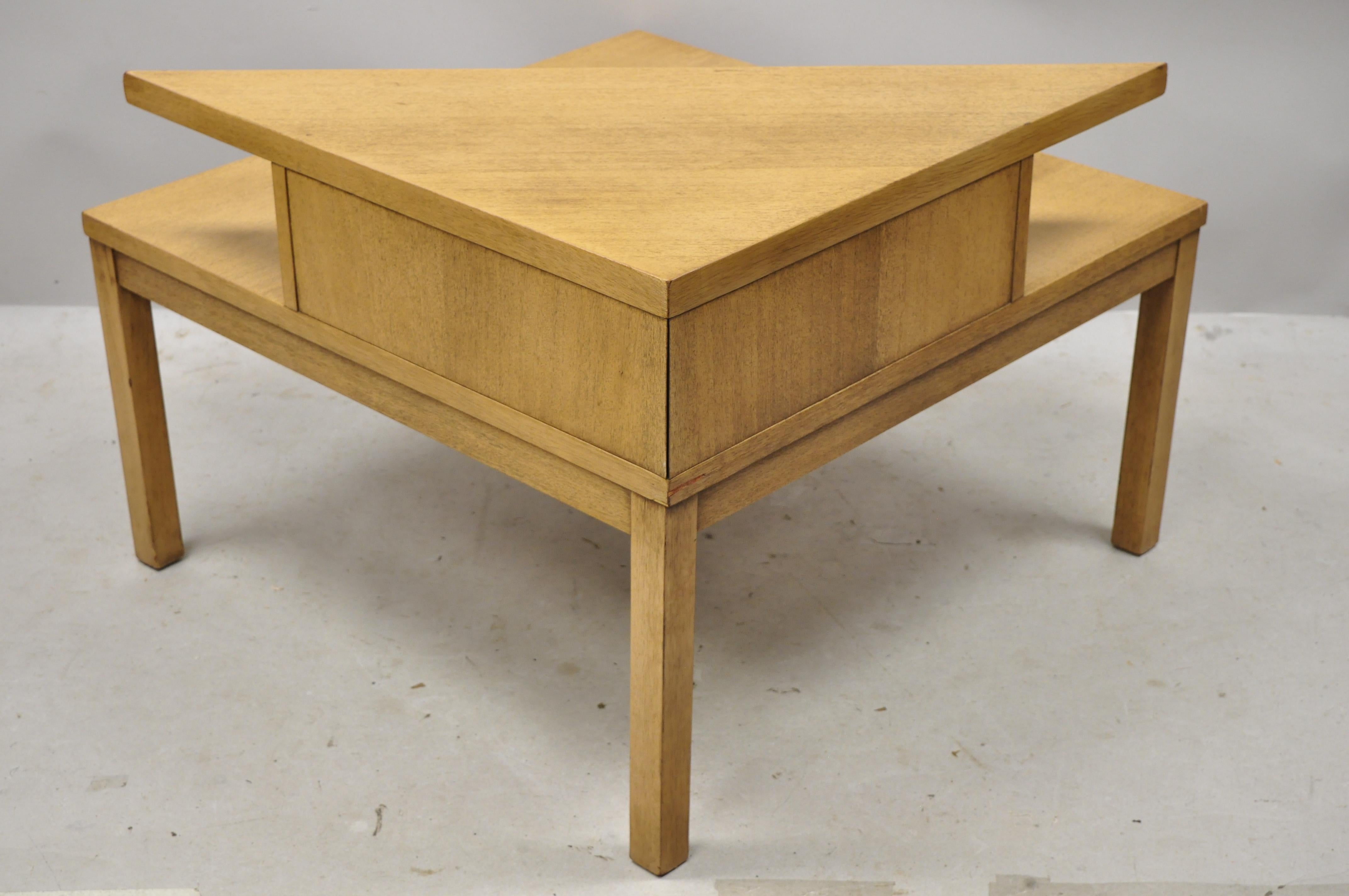 Mid-Century Modern American of Martinsville Mahogany Corner Coffee Side Table 4