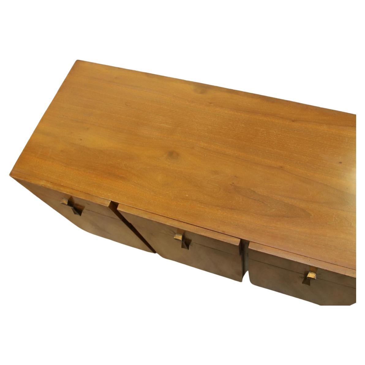 Mid-Century Modern American of Martinsville Maple Credenza Dresser Cabinet In Good Condition In BROOKLYN, NY