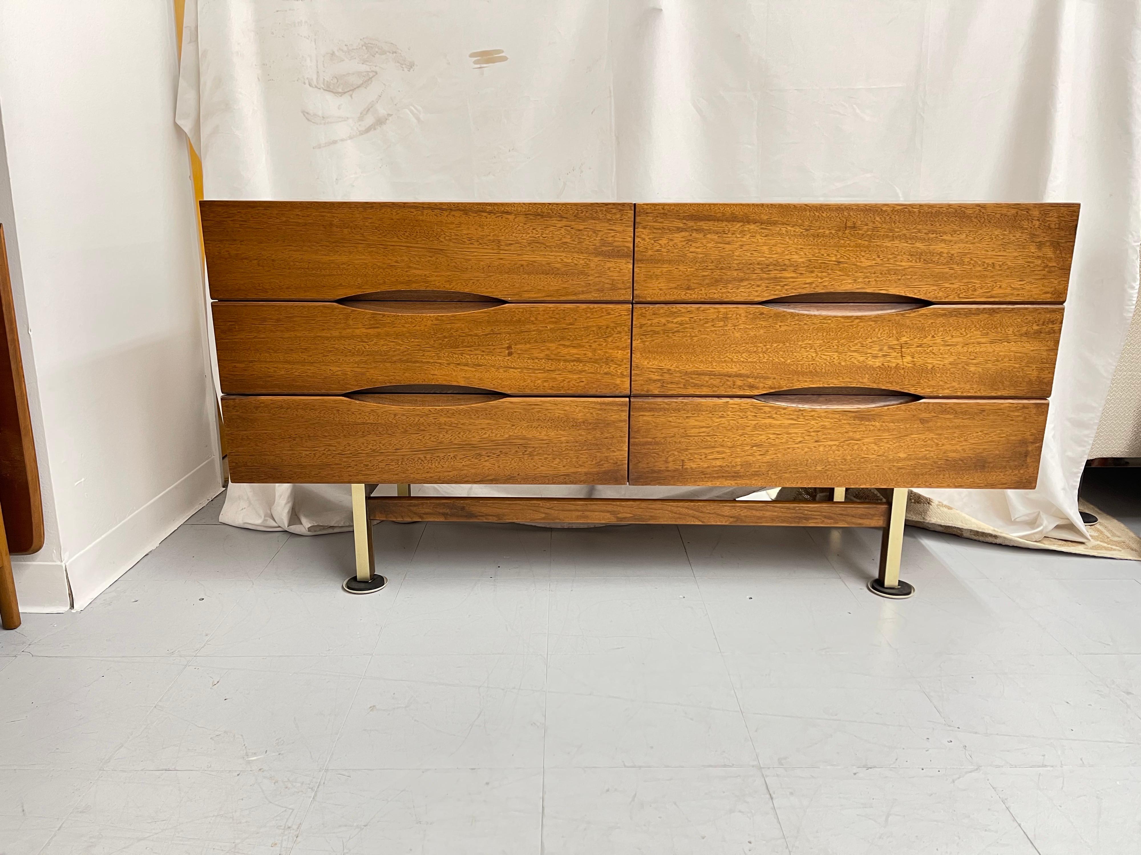 Mid-20th Century Mid-Century Modern American of Martinsville Six Drawer Dresser