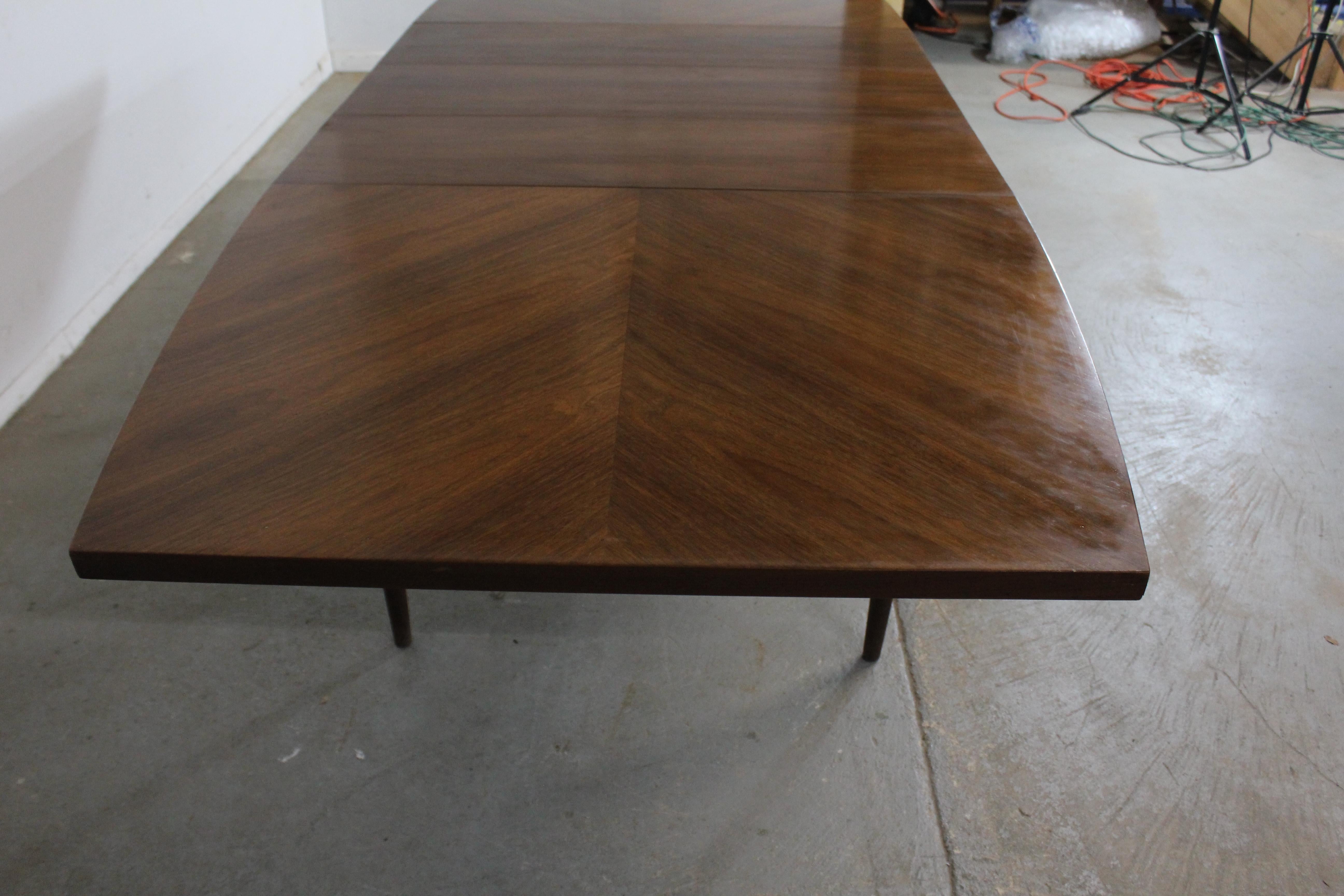 Mid-Century Modern American of Martinsville Surfboard Walnut Dining Table W 3 E In Good Condition In Wilmington, DE