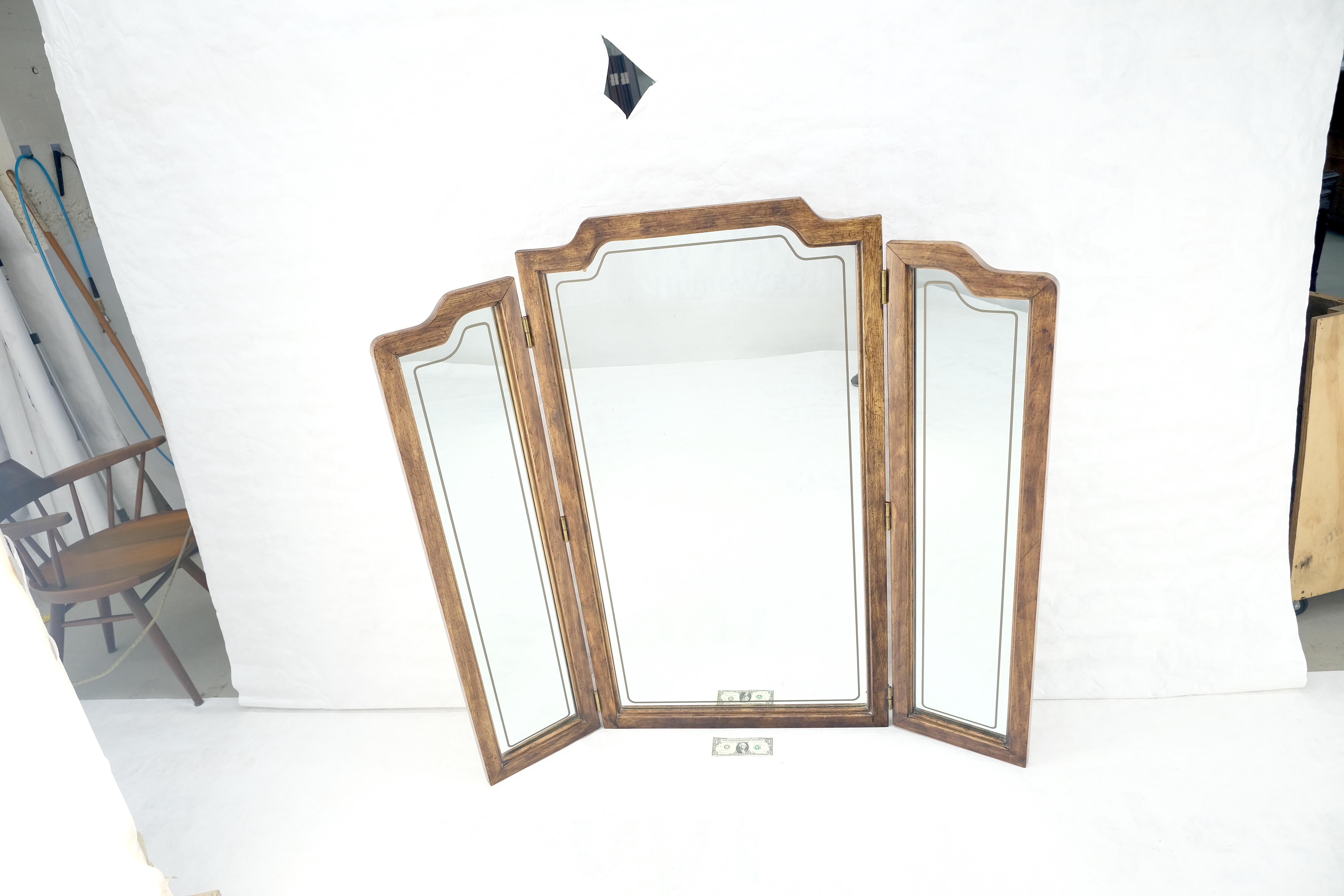 The Moderns of Martinsville Triptyque Commode Miroir MINT Excellent état - En vente à Rockaway, NJ