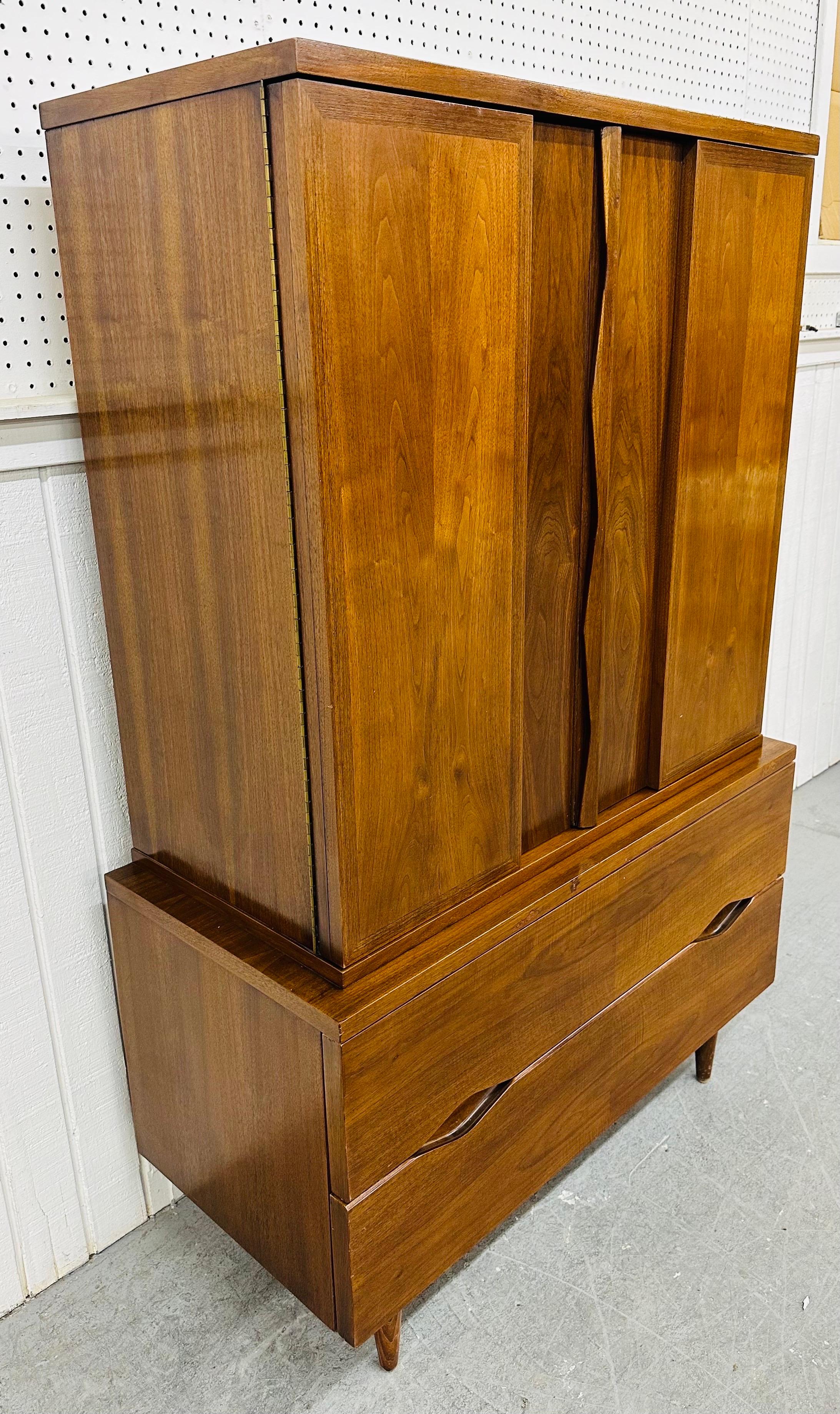 Mid-Century Modern American of Martinsville Walnut Armoire In Good Condition In Clarksboro, NJ