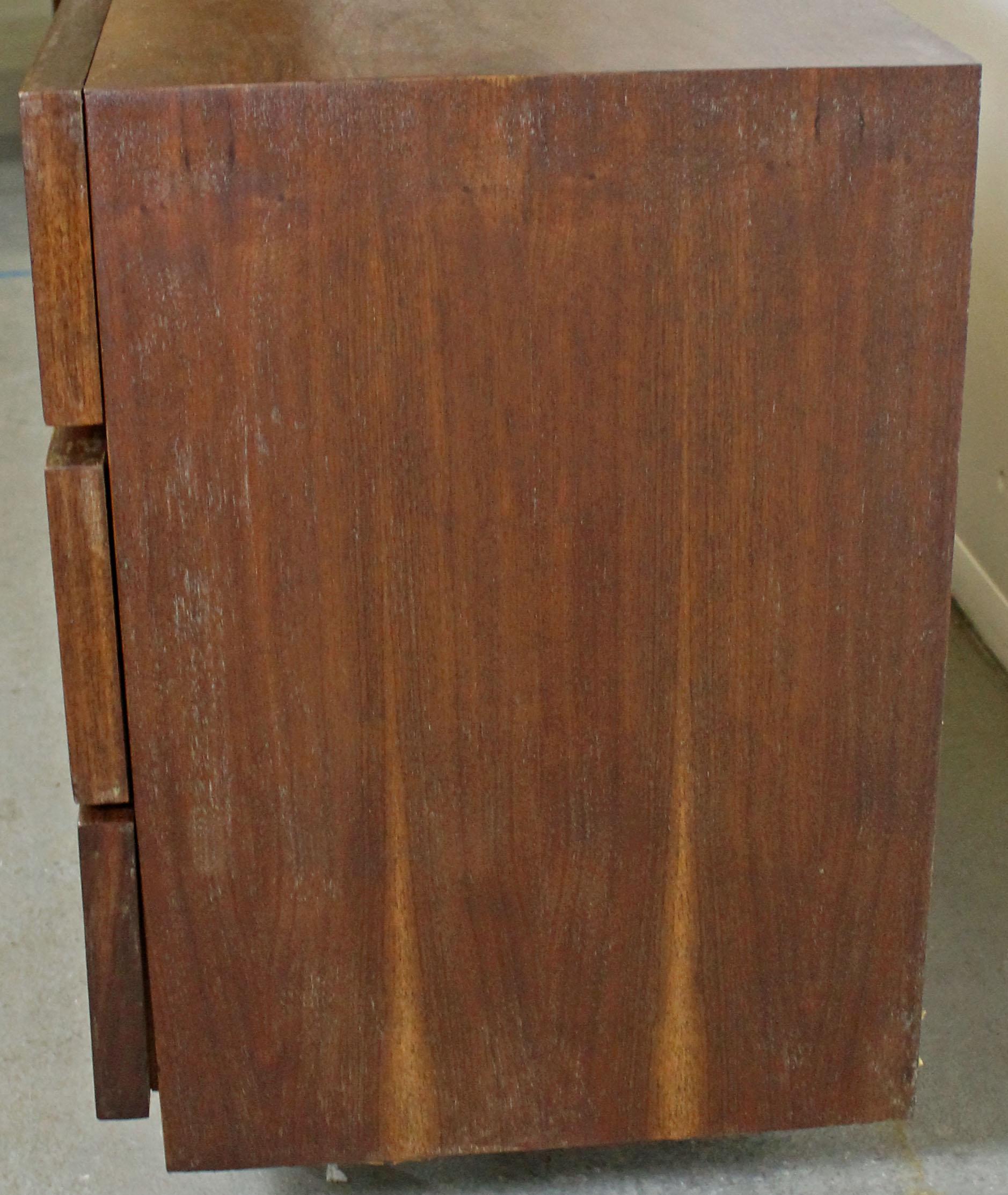 Mid-Century Modern American of Martinsville Walnut Credenza 1