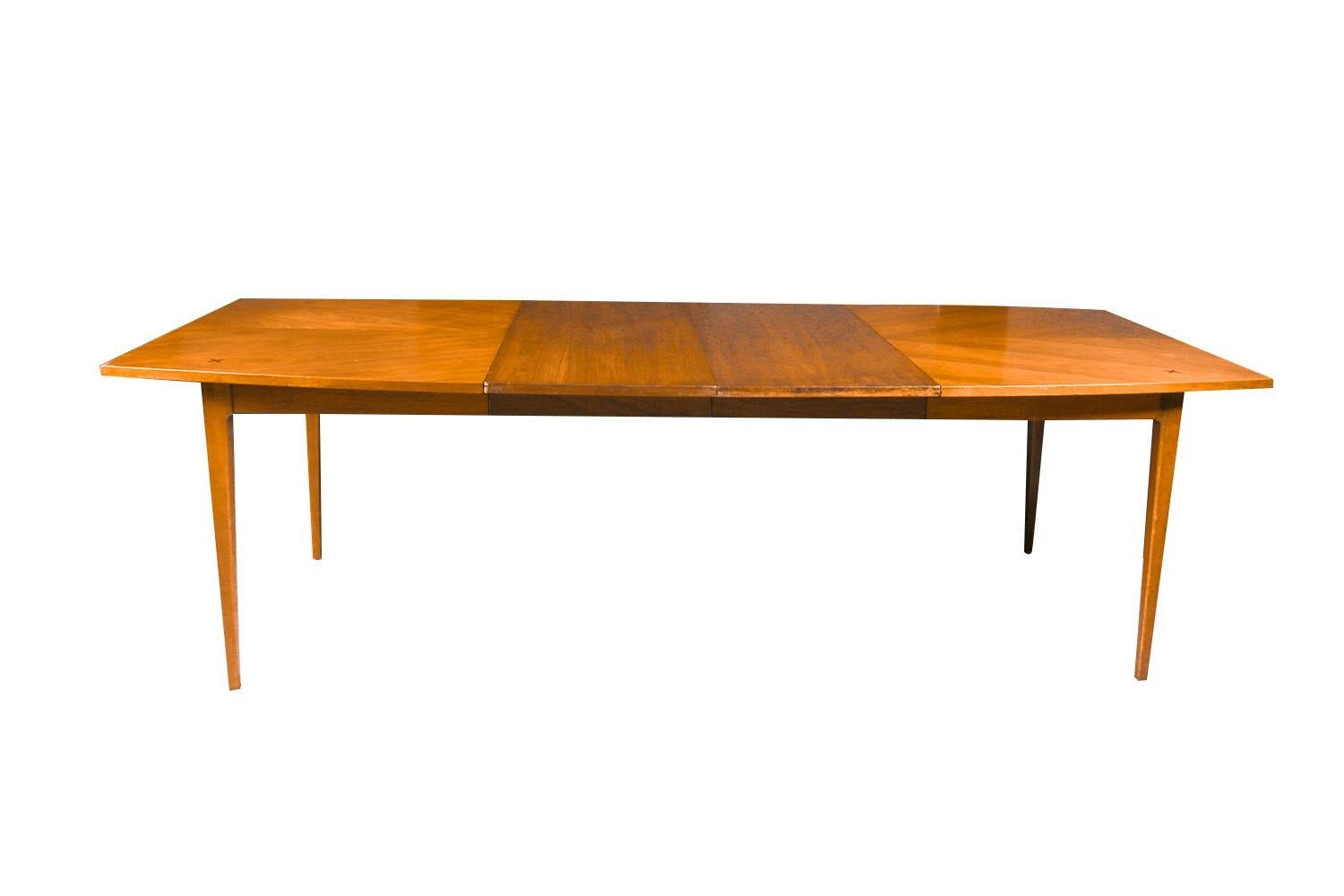 Mid-Century Modern American of Martinsville Walnut Dining Table For Sale 1