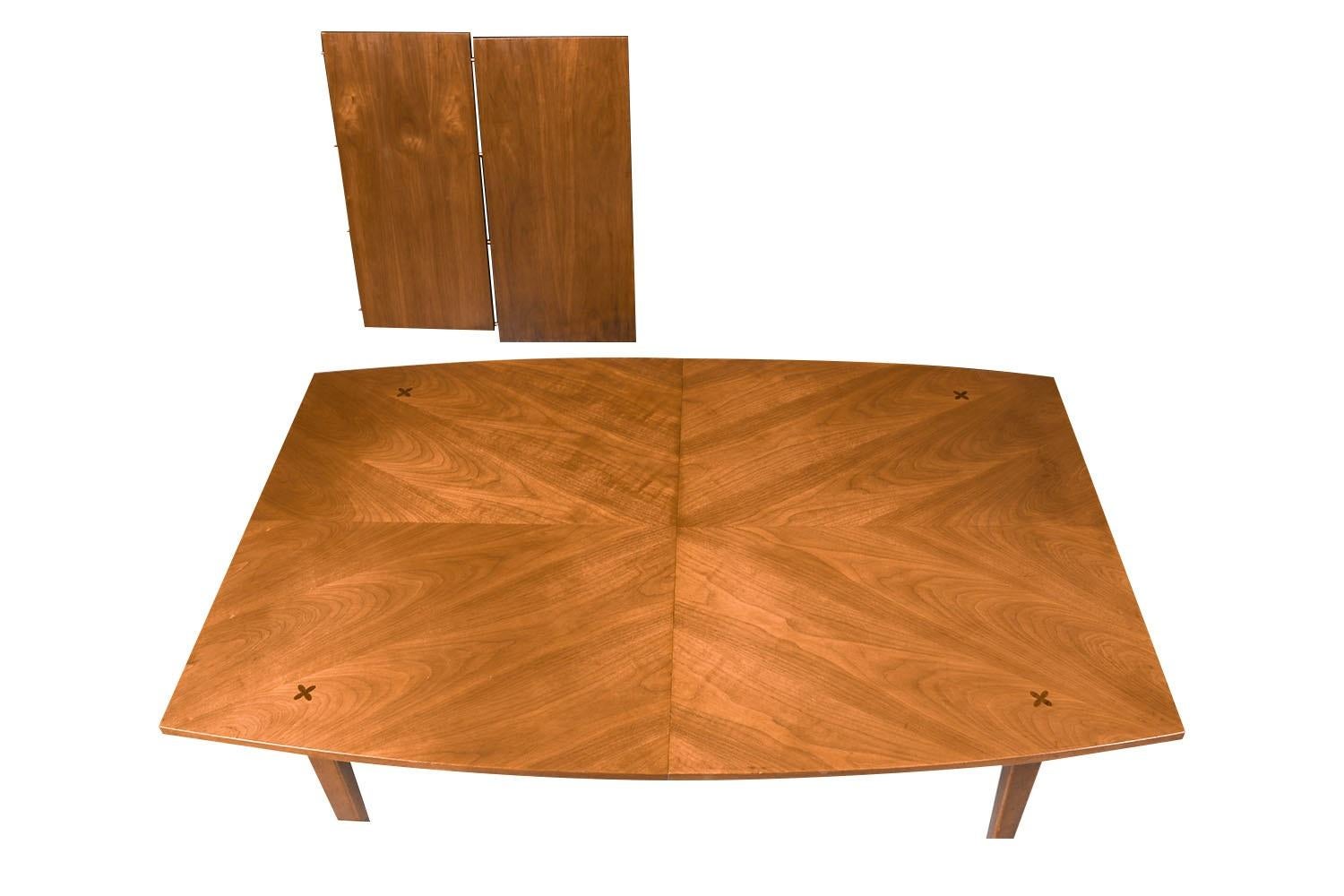 Mid-Century Modern American of Martinsville Walnut Dining Table For Sale 2