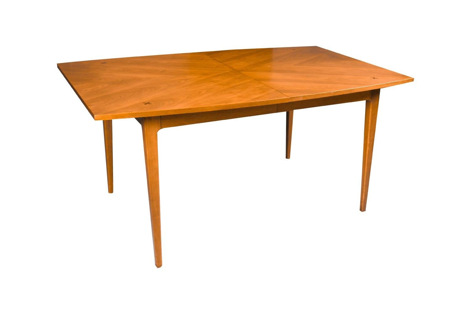 Mid-Century Modern American of Martinsville Walnut Dining Table For Sale 3