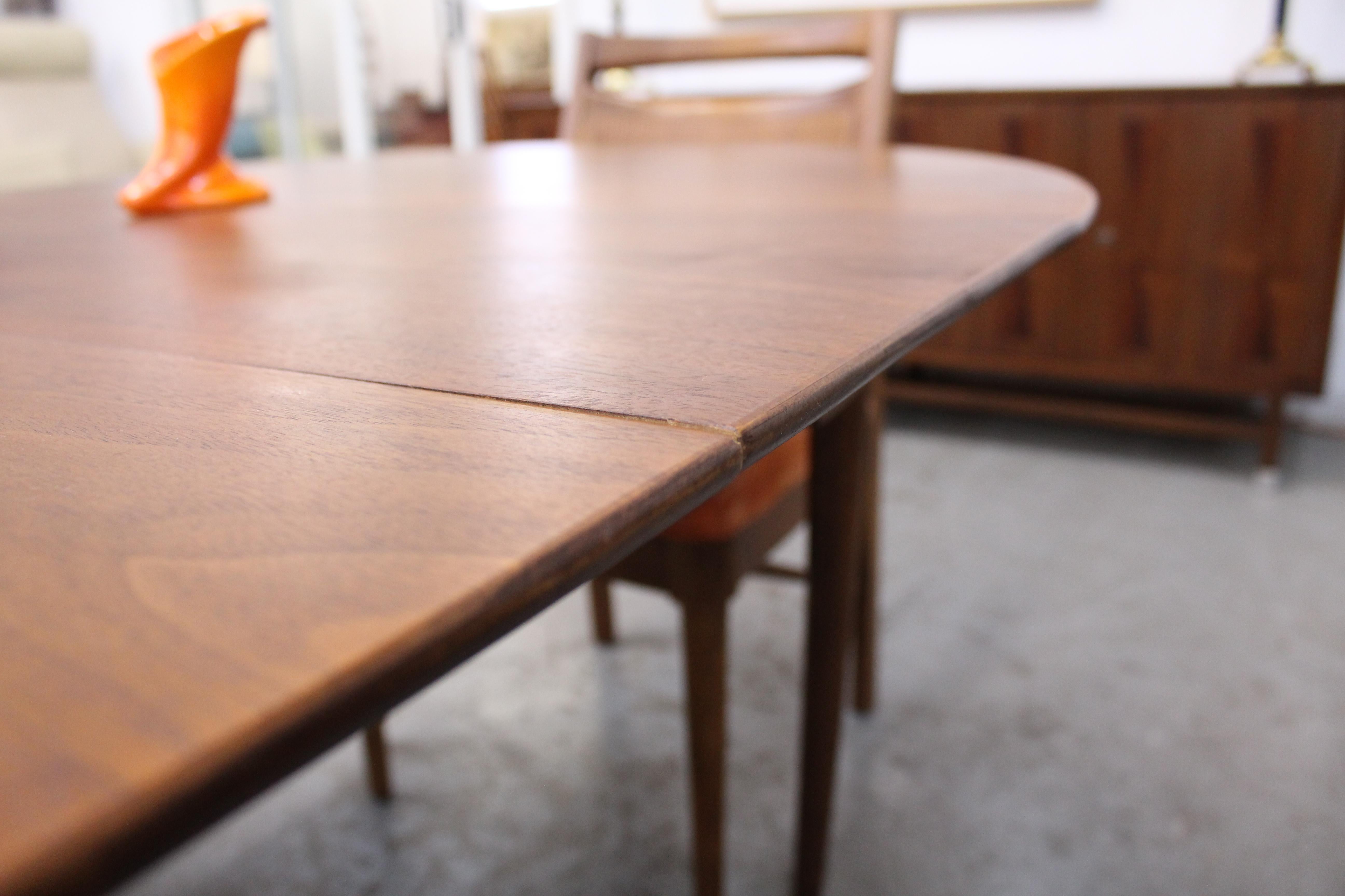 Mid-Century Modern American of Martinsville Walnut Extendable Dining Table 5