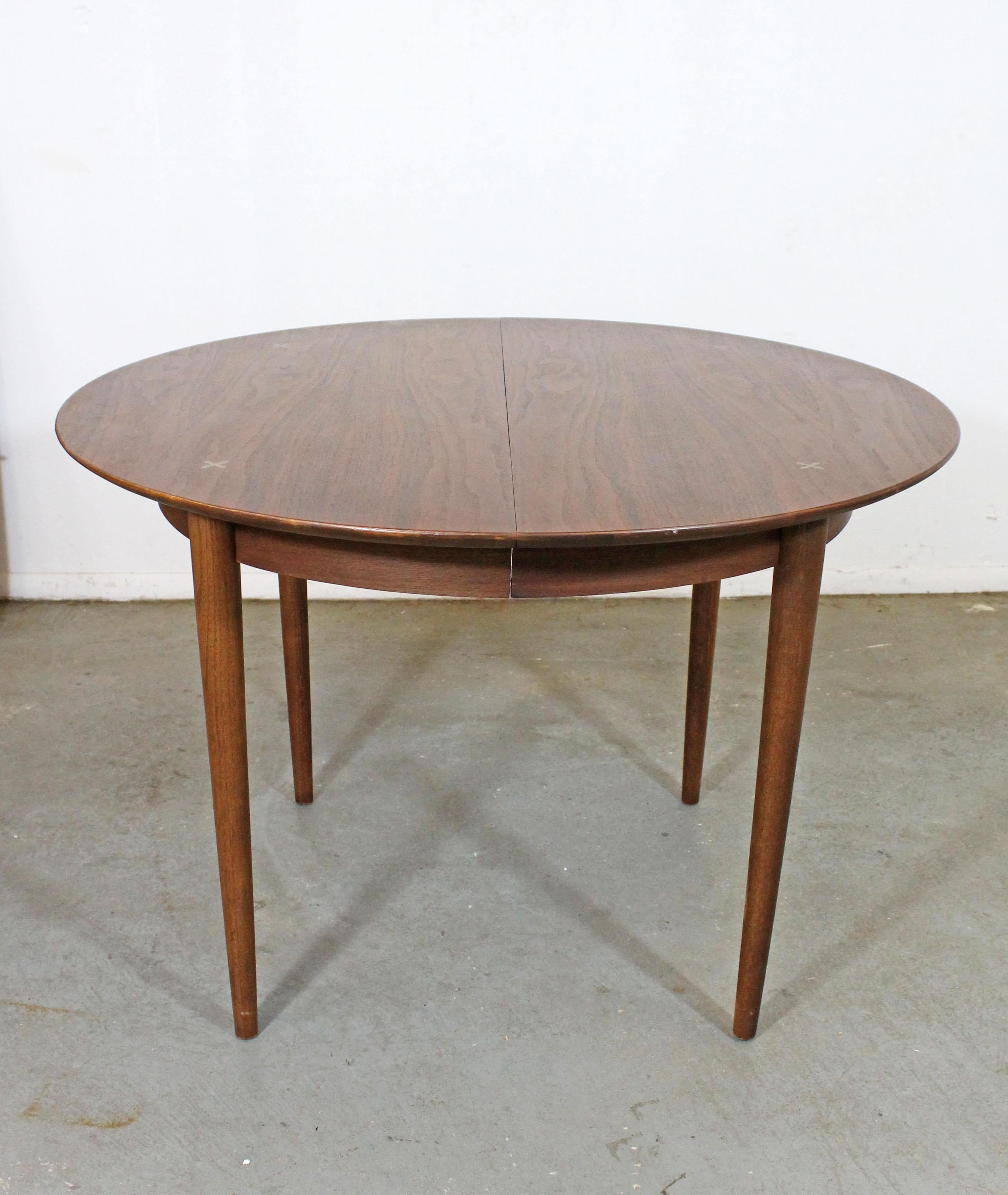 20th Century Mid-Century Modern American of Martinsville Walnut Extendable Dining Table