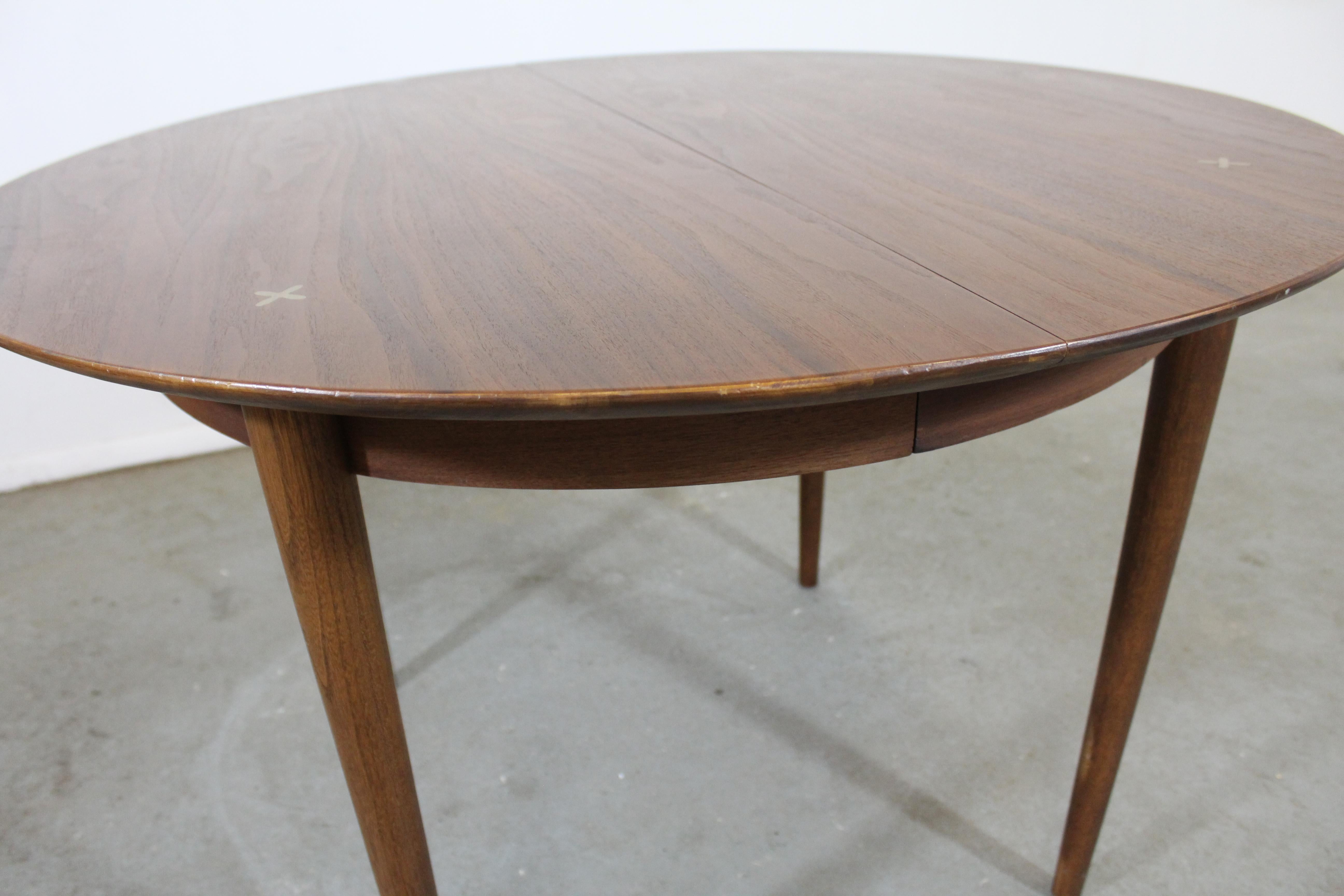 Mid-Century Modern American of Martinsville Walnut Extendable Dining Table 2
