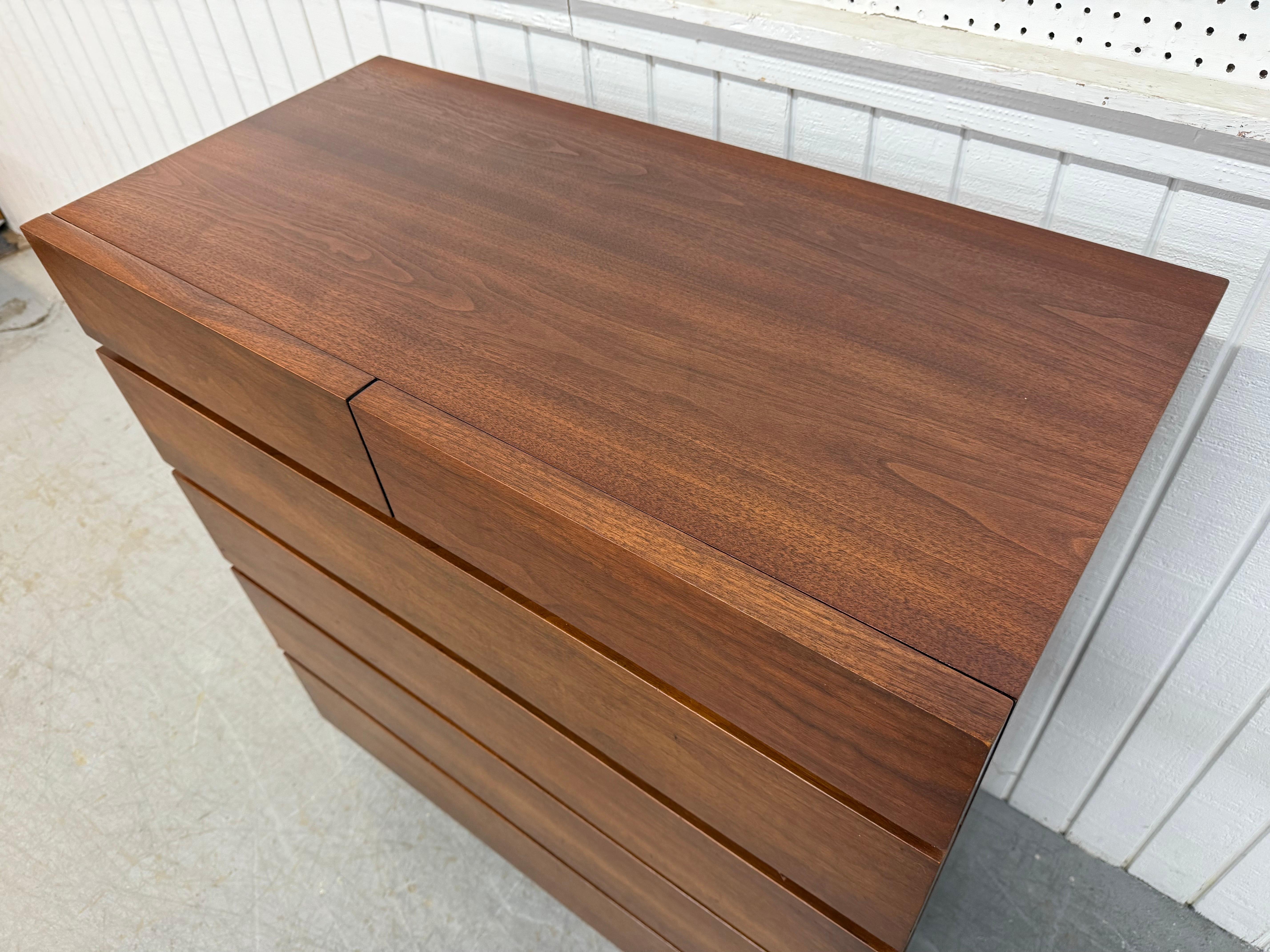 Cassapanca in legno di noce American of Martinsville, moderna e di metà secolo In condizioni buone in vendita a Clarksboro, NJ