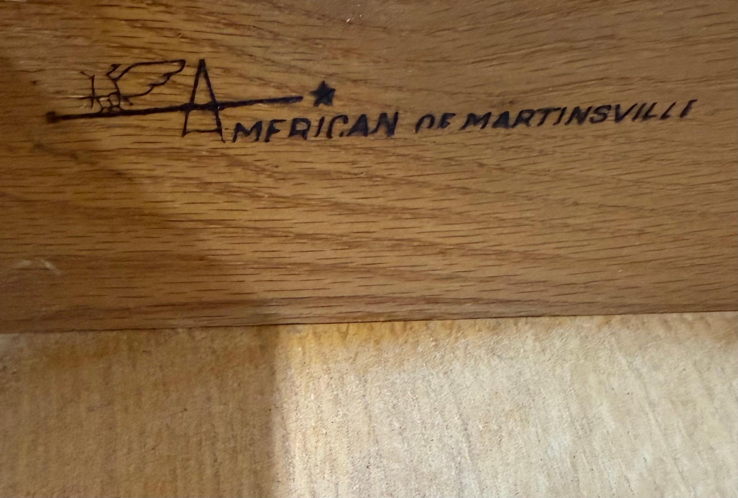 Cassapanca in legno di noce American of Martinsville, moderna e di metà secolo in vendita 1