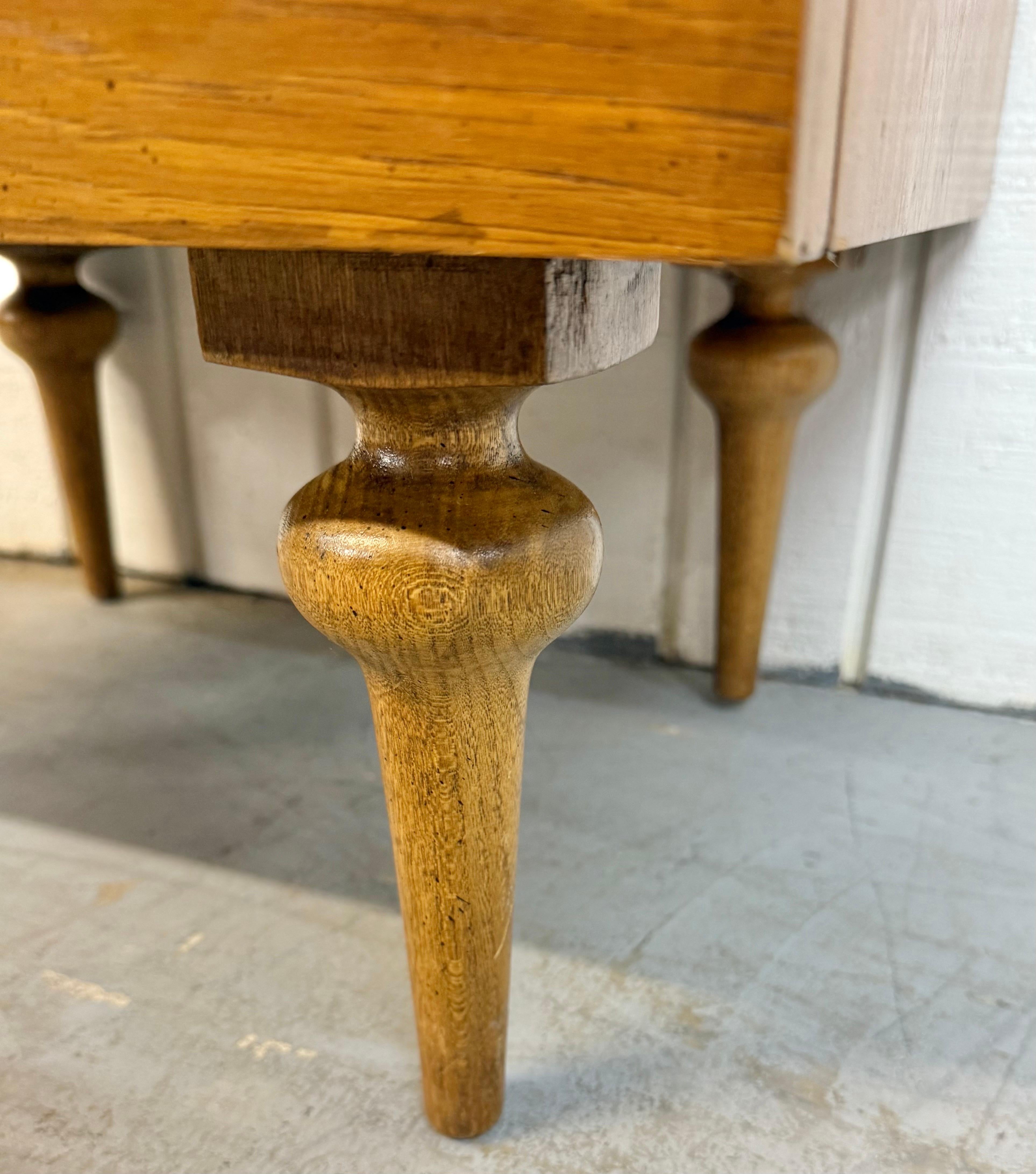 Mid-Century Modern American of Martinsville Walnut Nightstands - Set of 2 5