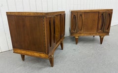 Mid-Century Modern American of Martinsville Walnut Nightstands - Set of 2