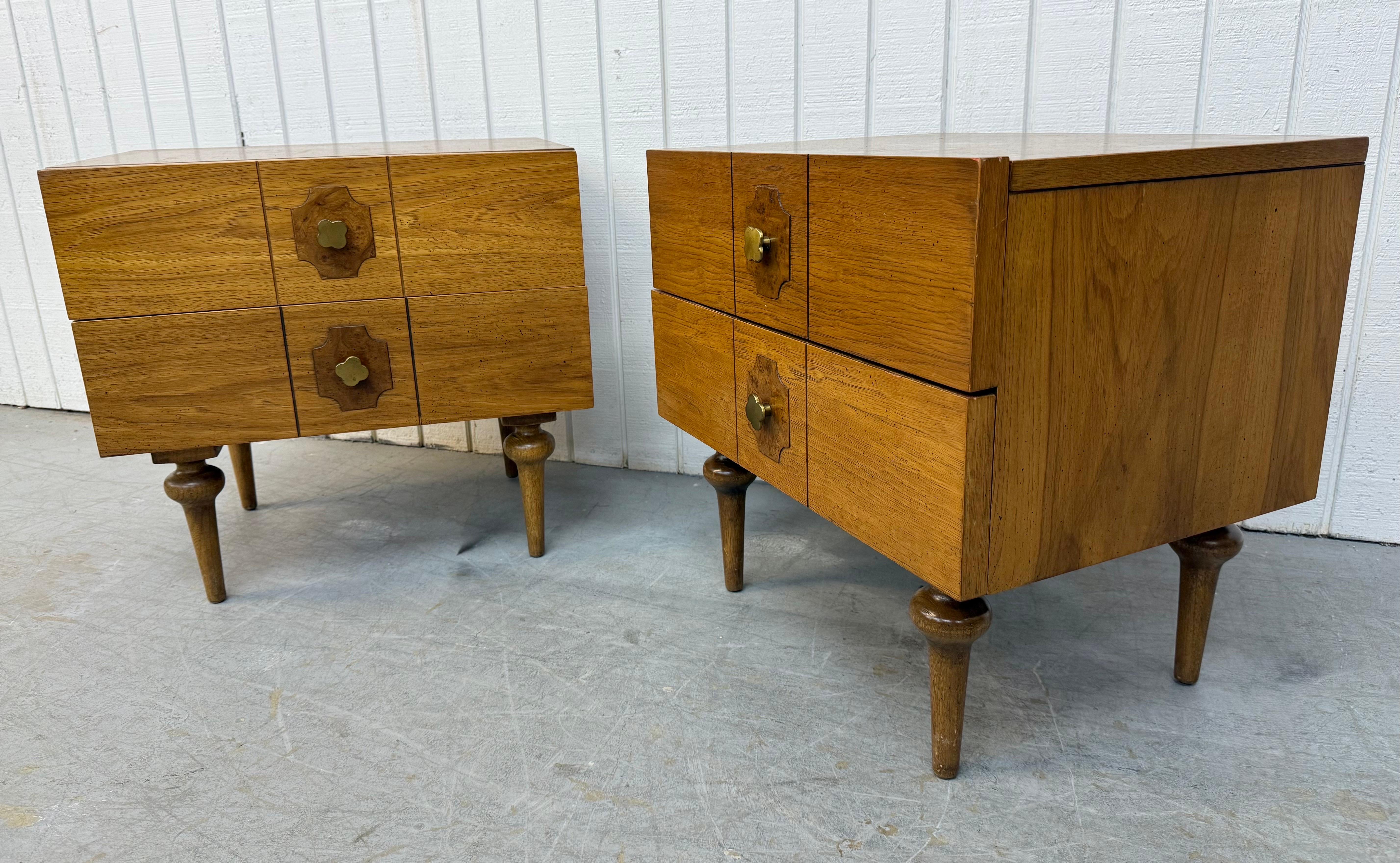 Mid-Century Modern American of Martinsville Walnut Nightstands - Set of 2 In Good Condition In Clarksboro, NJ