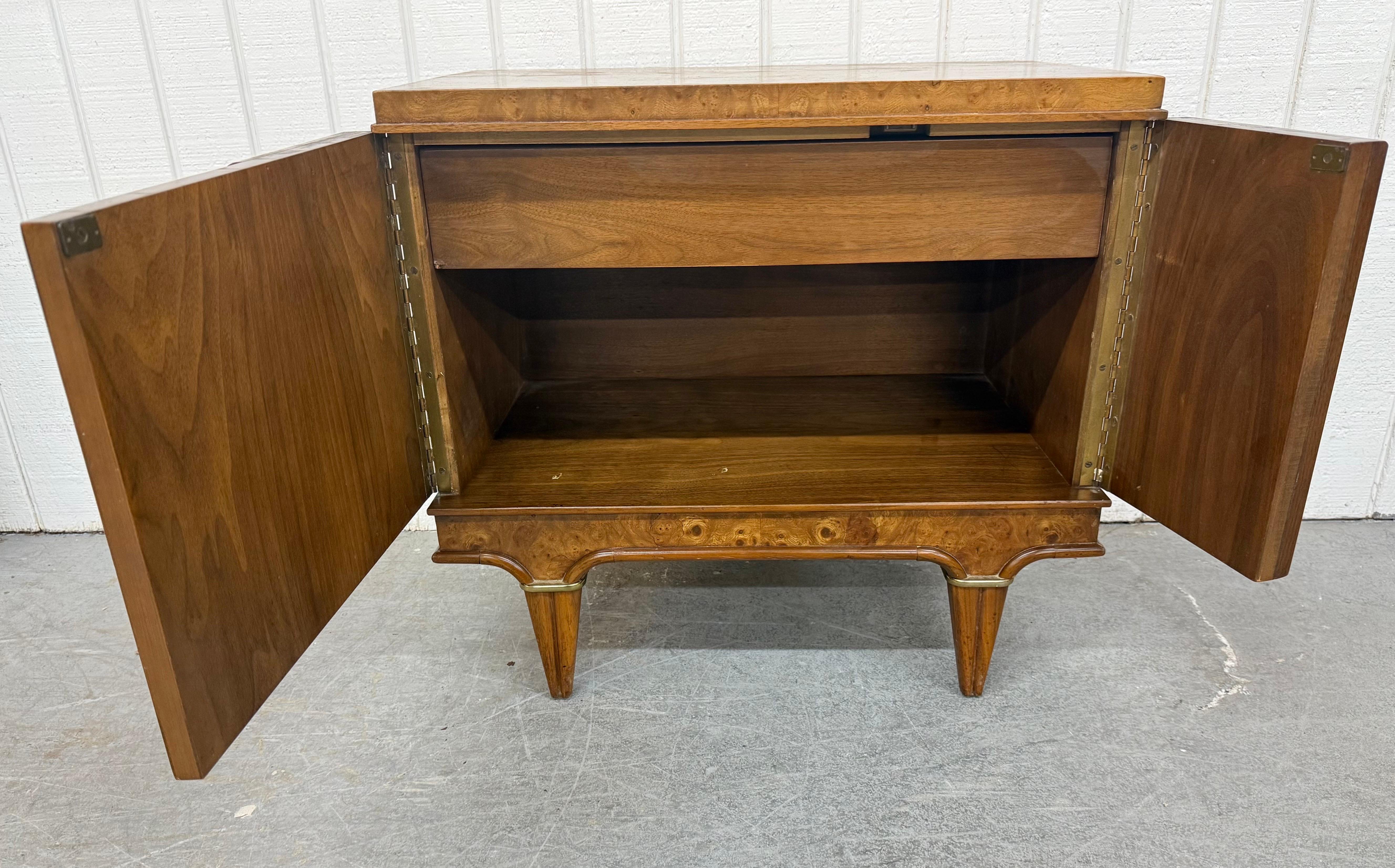 Mid-Century Modern American of Martinsville Walnut Nightstands - Set of 2 For Sale 2