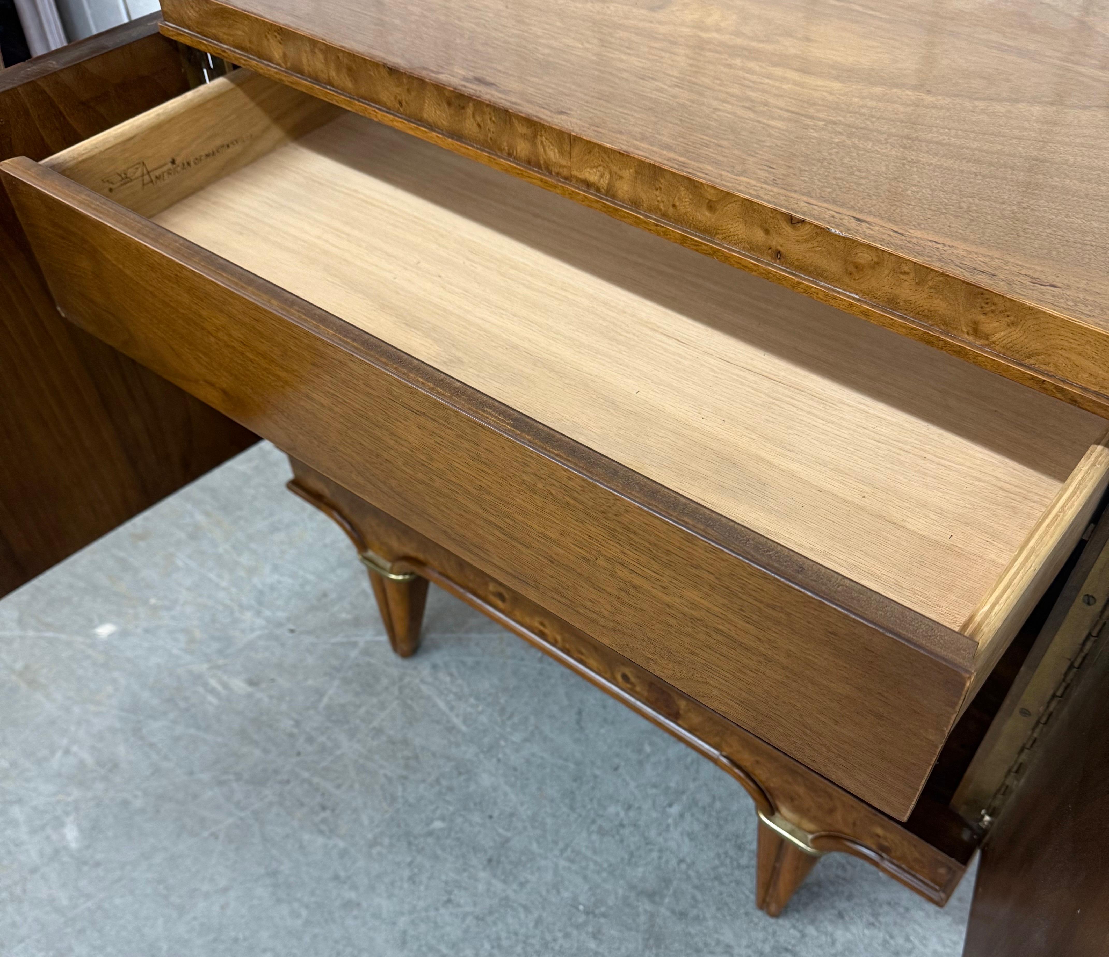 Mid-Century Modern American of Martinsville Walnut Nightstands - Set of 2 For Sale 3