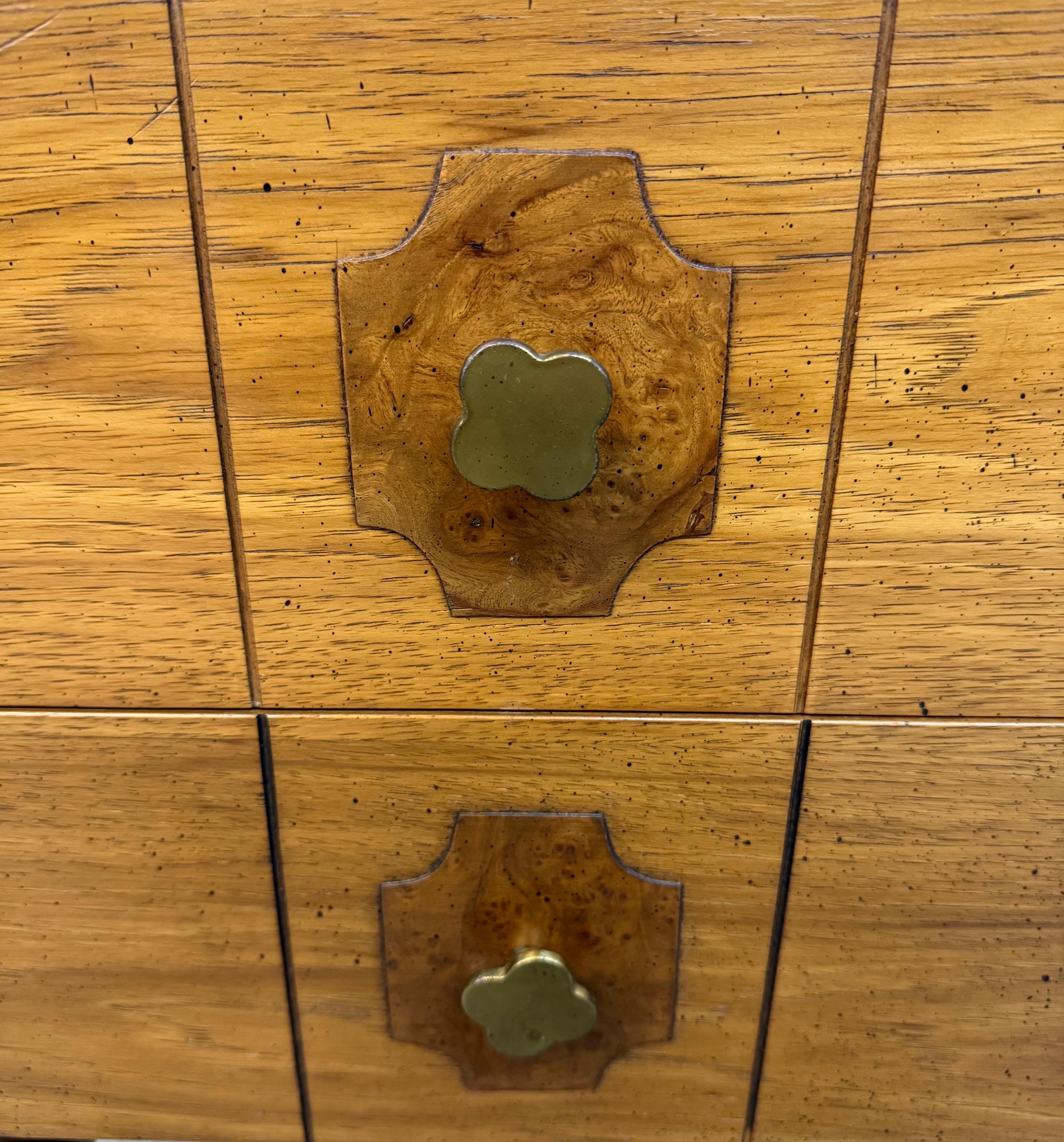 Mid-Century Modern American of Martinsville Walnut Nightstands - Set of 2 4