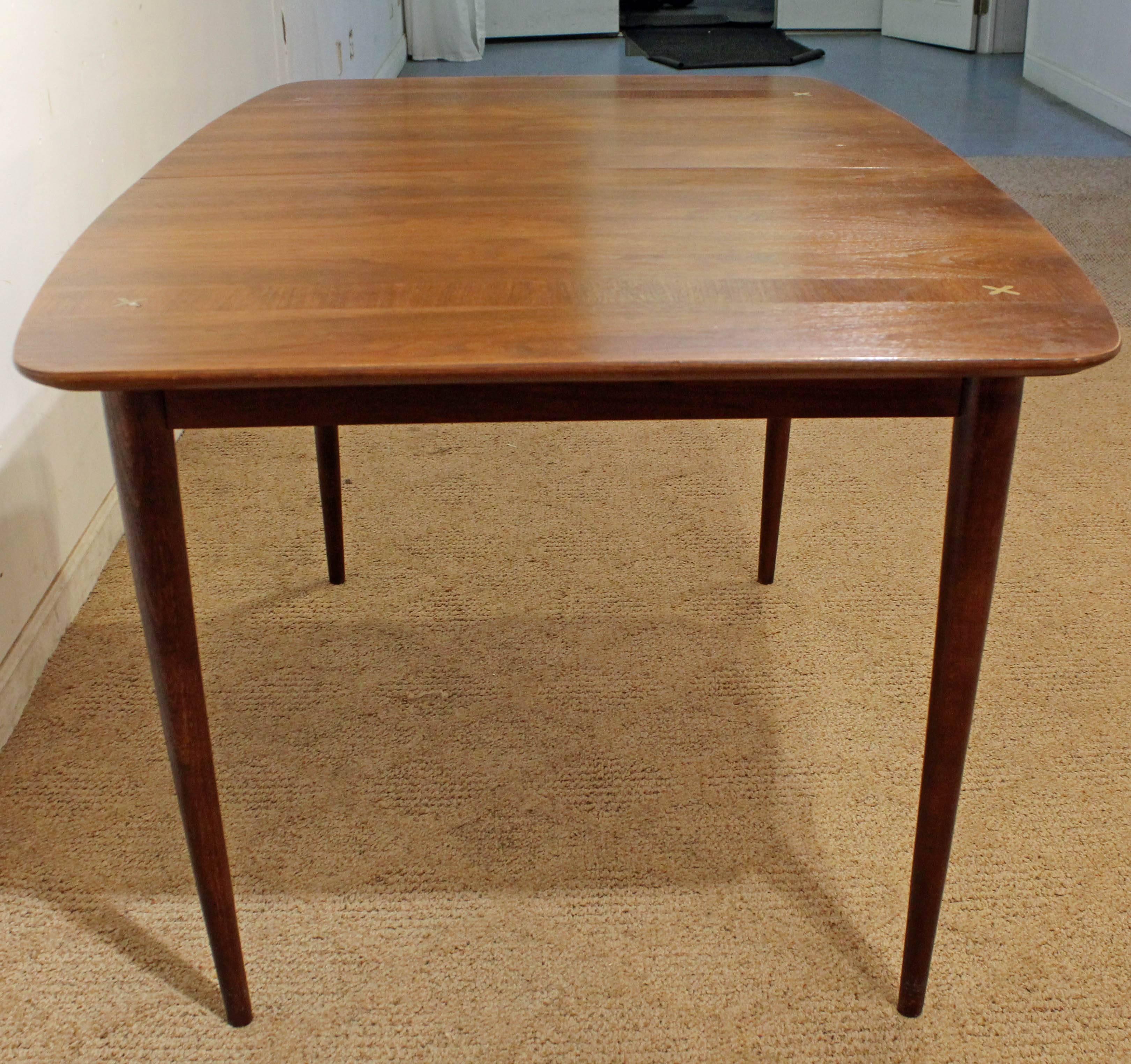 Mid-Century Modern American of Martinsville Walnut Surfboard Dining Table In Excellent Condition In Wilmington, DE