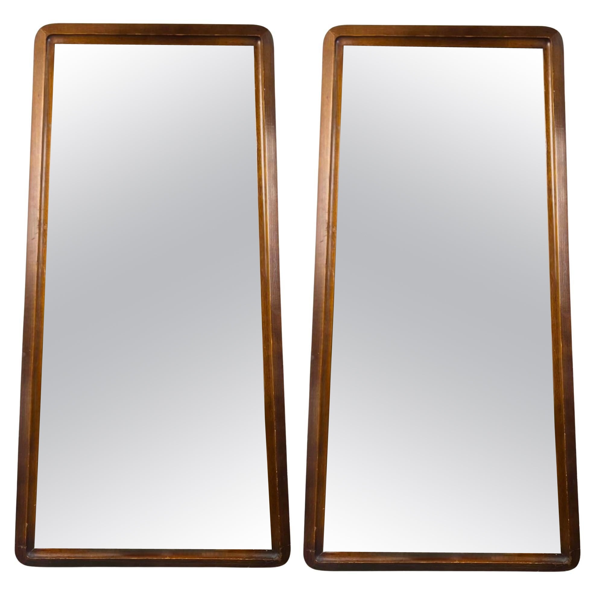Moderner American of Martinsville Wandspiegel aus Nussbaumholz, Mitte des Jahrhunderts, ein Paar