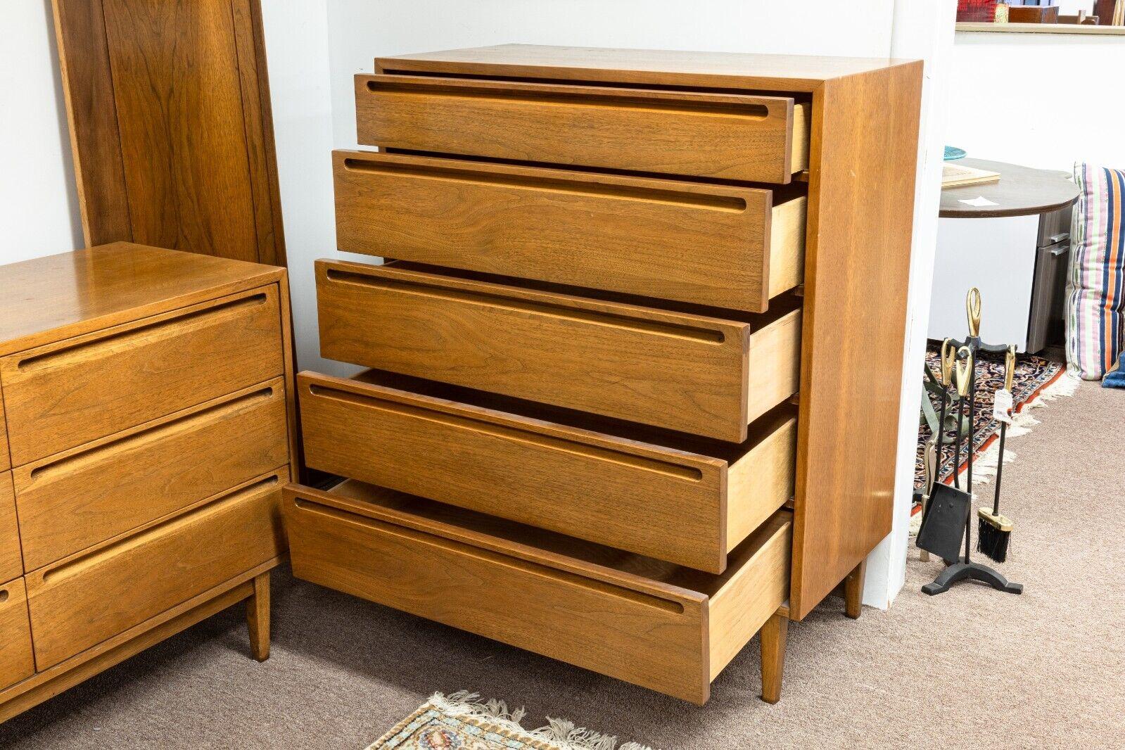 Mid Century Modern American of Martinsville Walnut Wood 6pc Bedroom Set 5