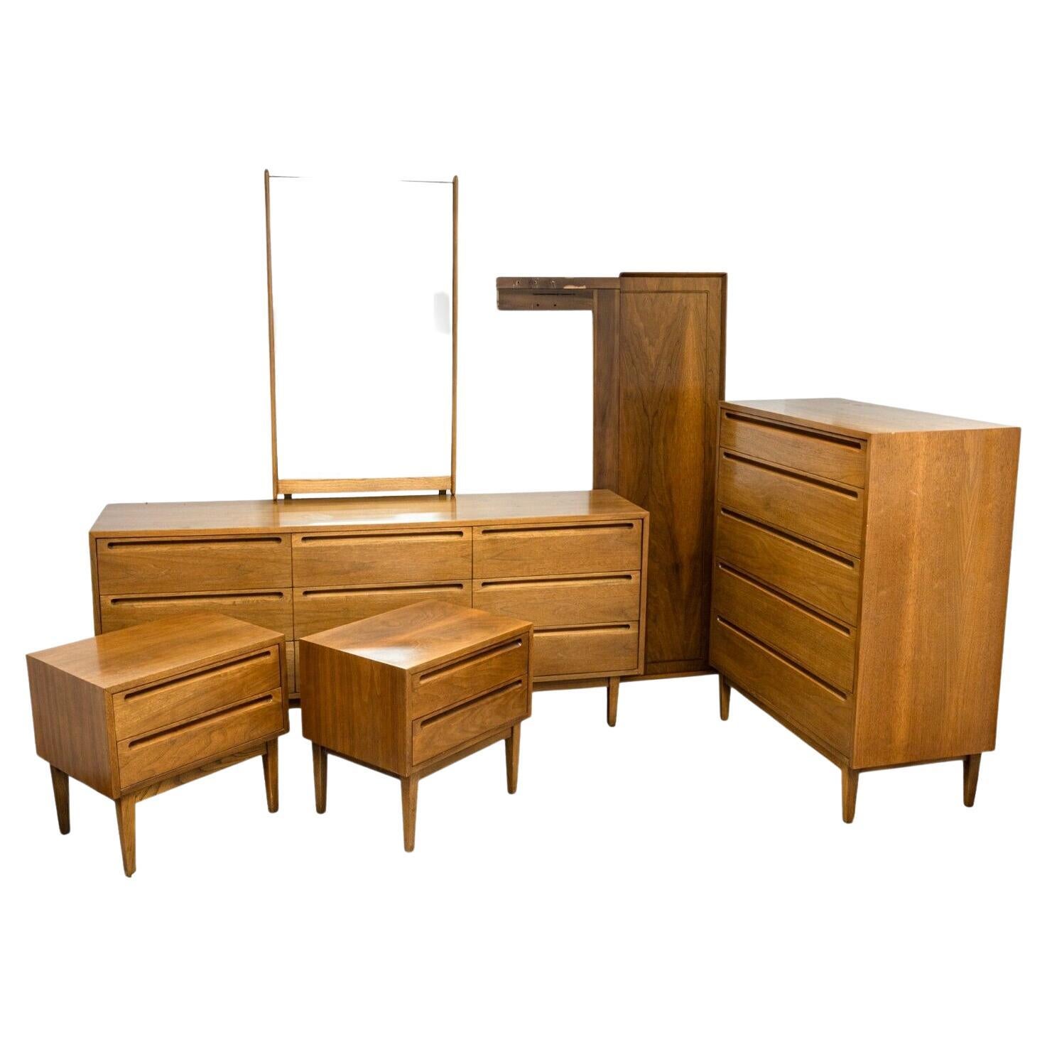Mid Century Modern American of Martinsville Walnut Wood 6pc Bedroom Set