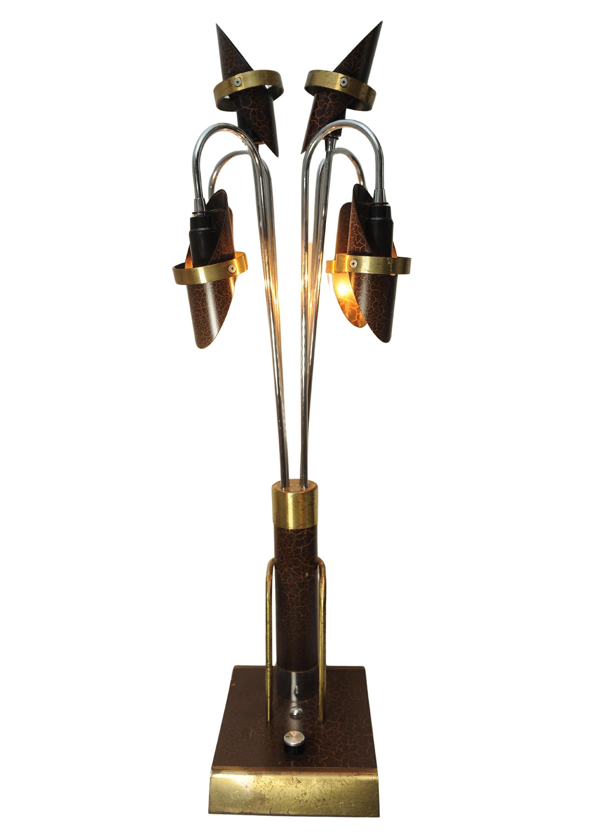 The Moderns Modern Americain Six Branch Chrome & Brass Sculptural Table Lampes de table en vente 4