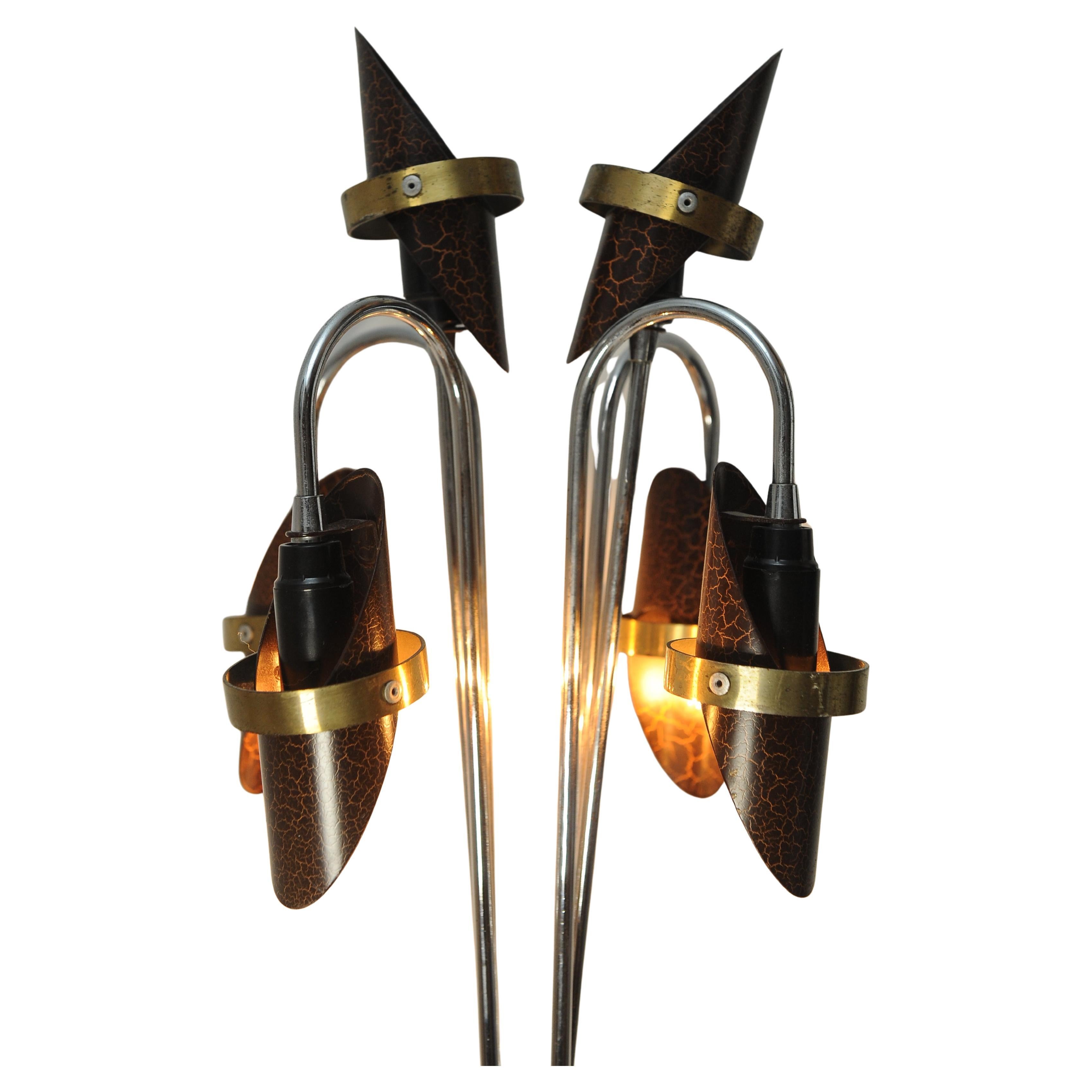 20ième siècle The Moderns Modern Americain Six Branch Chrome & Brass Sculptural Table Lampes de table en vente
