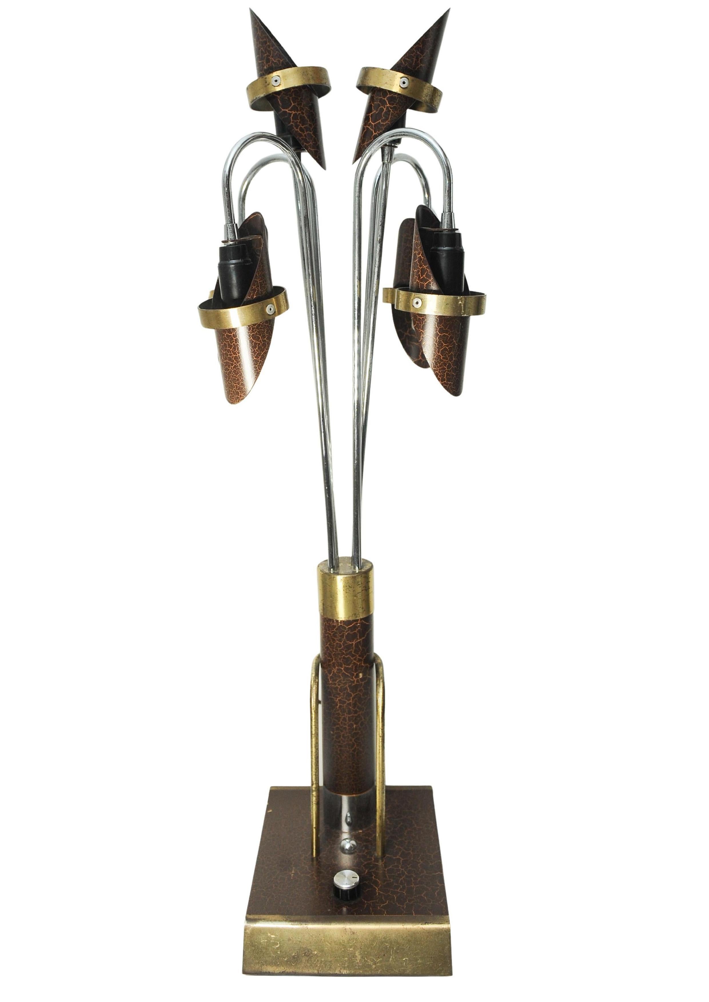 The Moderns Modern Americain Six Branch Chrome & Brass Sculptural Table Lampes de table en vente 1
