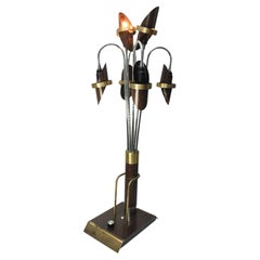 Lampada da tavolo scultorea americana a sei rami in ottone e cromo della metà del secolo scorso