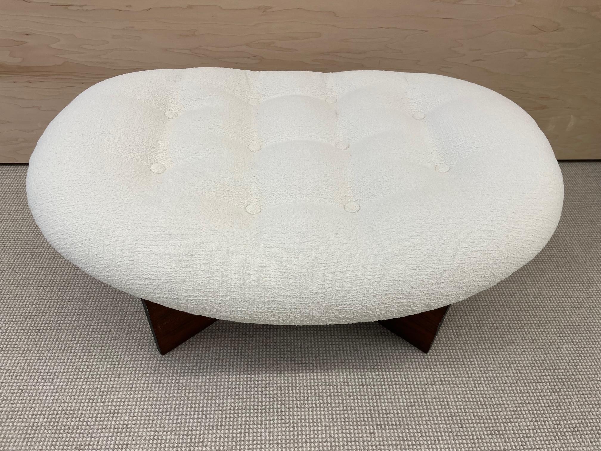 Mid-Century Modern American stool, bouclé, walnut

Newly re-upholstered in an ivory Bouclé by Kravet.