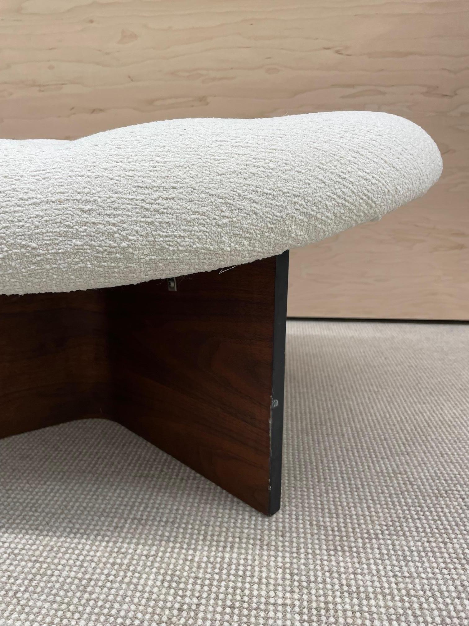 Bouclé Mid-Century Modern, Footstool, White Boucle, Walnut, United States, 1960s For Sale